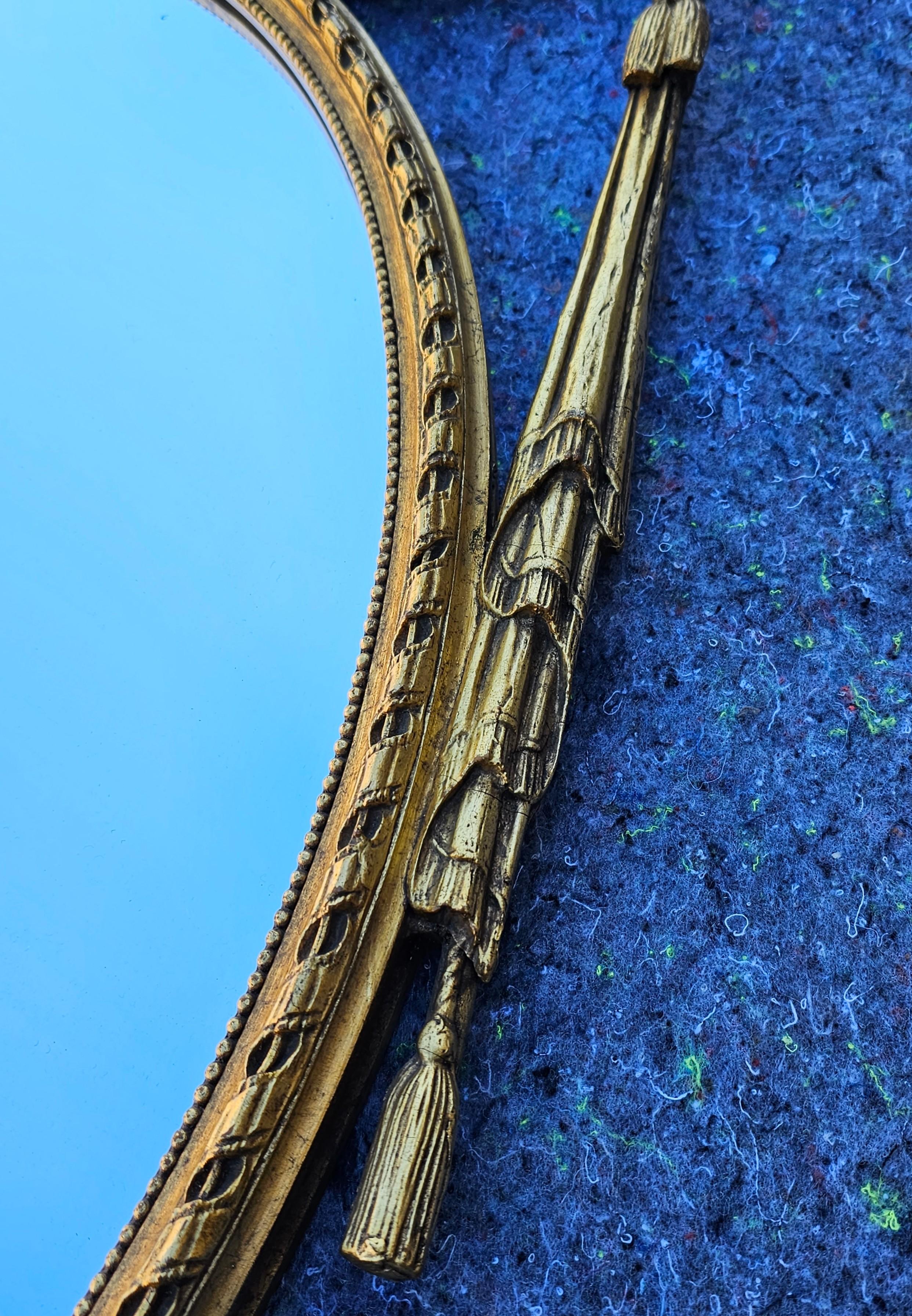 Miroir Grand miroir mural néoclassique ancien de style Adam en bois doré sculpté en vente