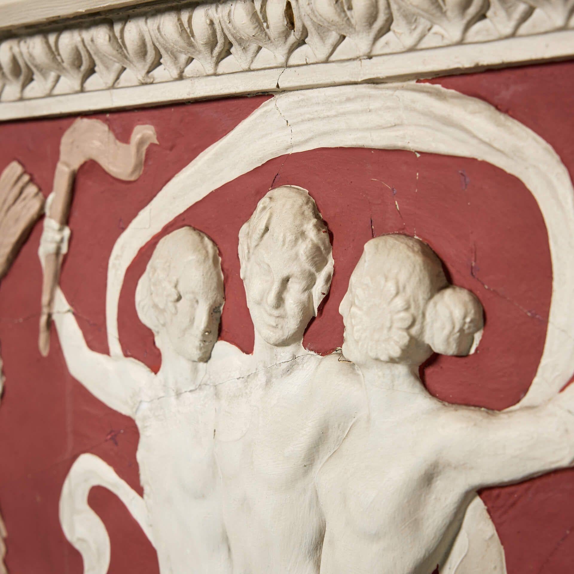 Inglese Grande placca da parete in gesso neoclassico antico in vendita