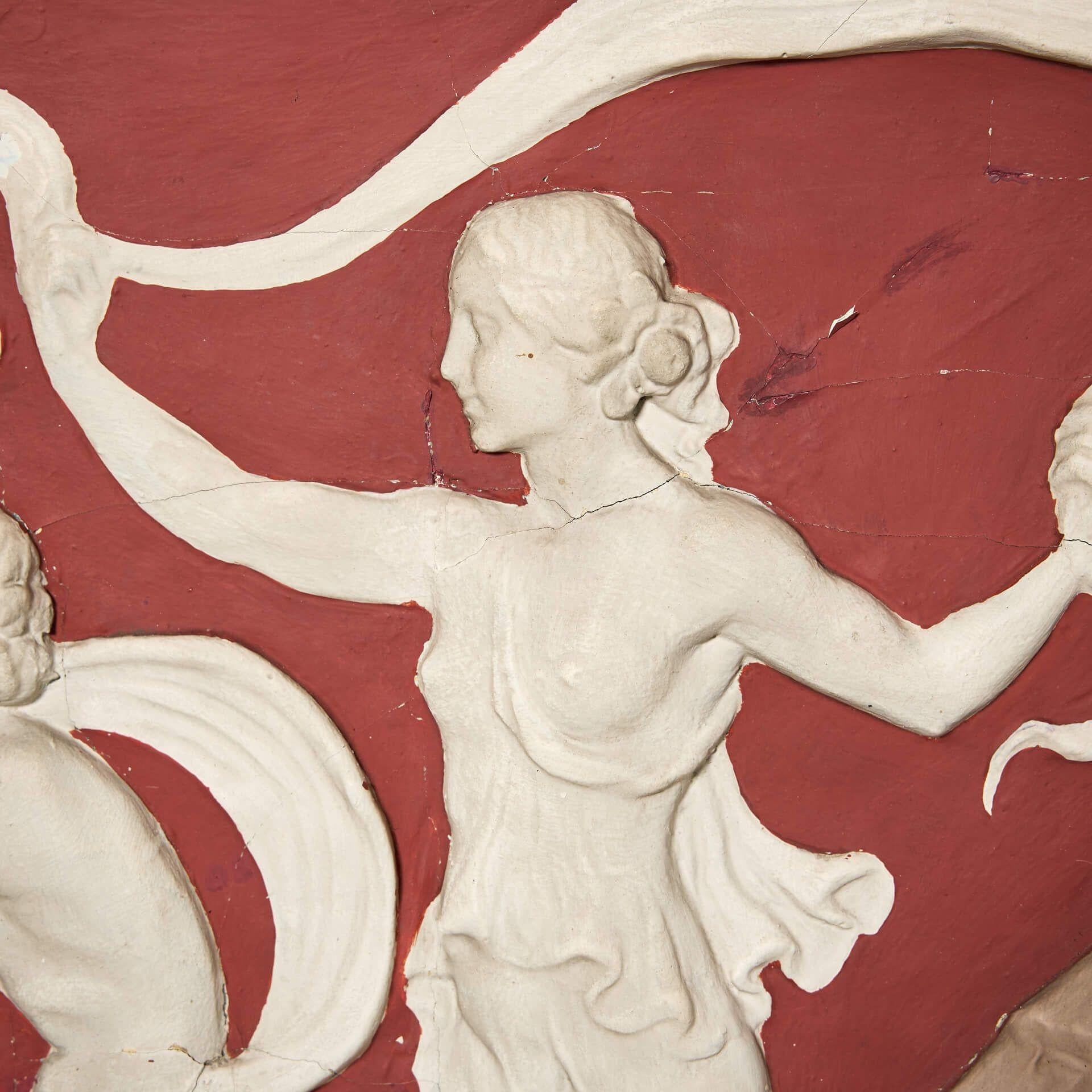 Grande placca da parete in gesso neoclassico antico In condizioni discrete in vendita a Wormelow, Herefordshire