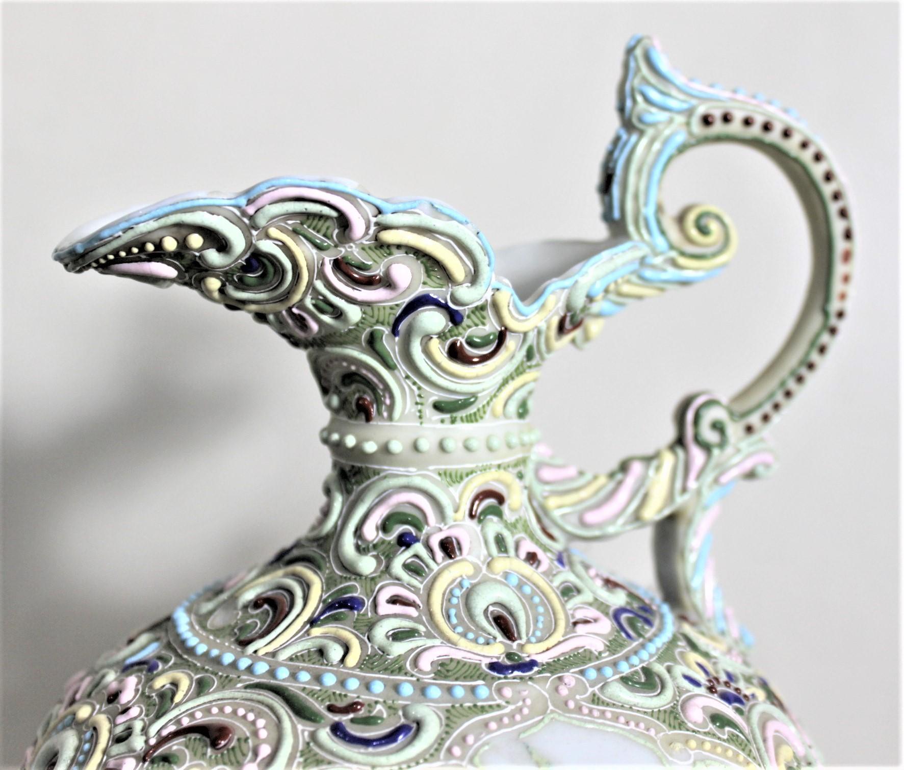 Grande aiguière ou pichet ancien de style Nippon de style avec décoration de feuillage orné en vente 6