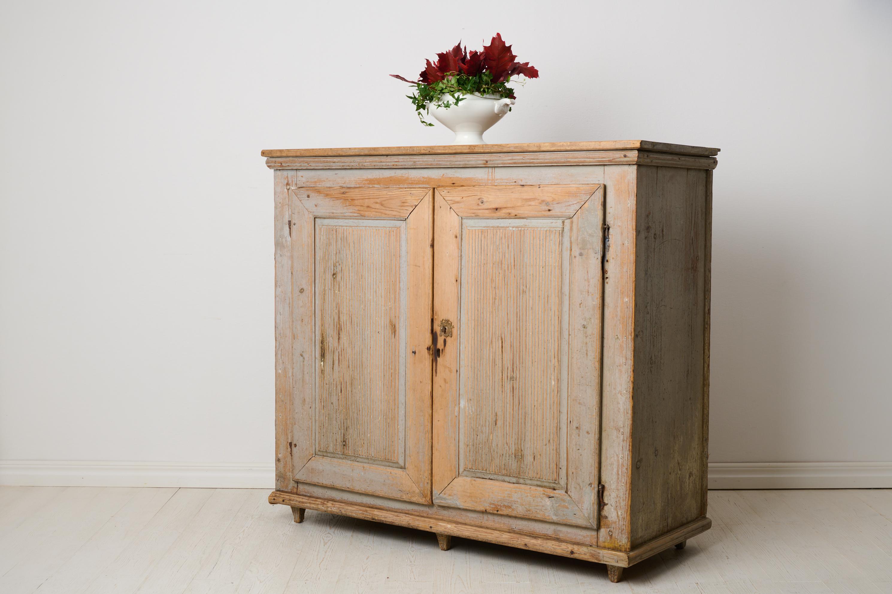 Large Antique Northern Swedish Gustavian Sideboard in Original Condition In Good Condition For Sale In Kramfors, SE