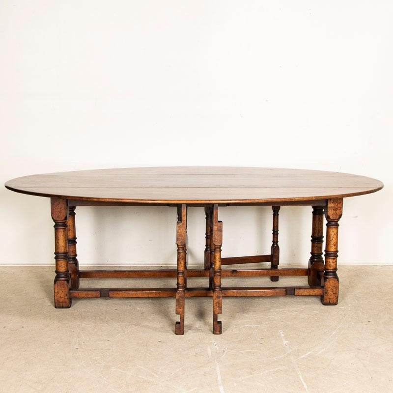 Large Antique Oak English Wake Table Gate Leg Dining Table In Good Condition In Round Top, TX