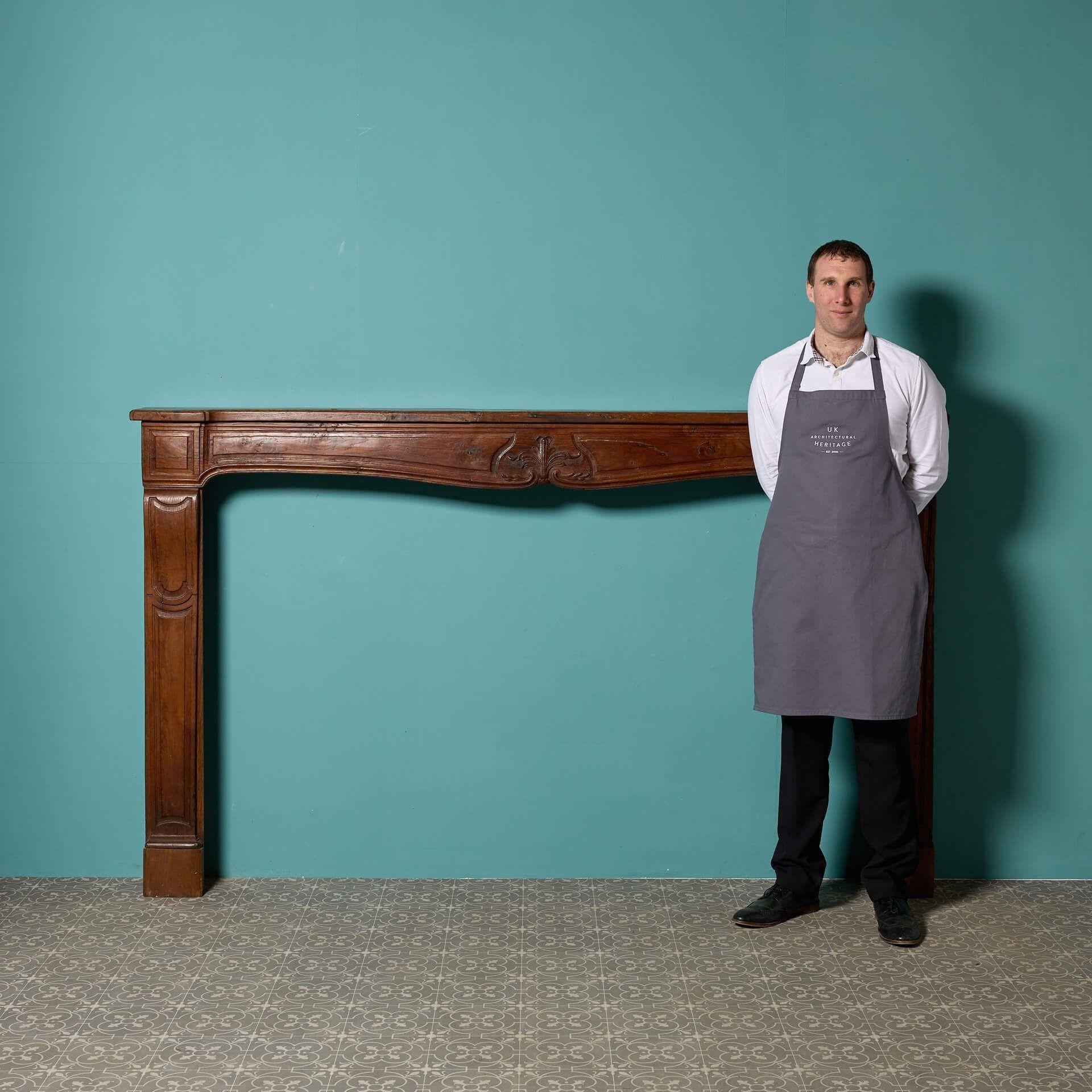 Un bellissimo caminetto di grandi dimensioni realizzato in Olmo e Oak, originario della Francia. Un caminetto rustico in stile casalingo.
 
Dimensioni aggiuntive
Altezza di apertura 116.5 cm
Larghezza di apertura 191.5 cm
Larghezza dei blocchi