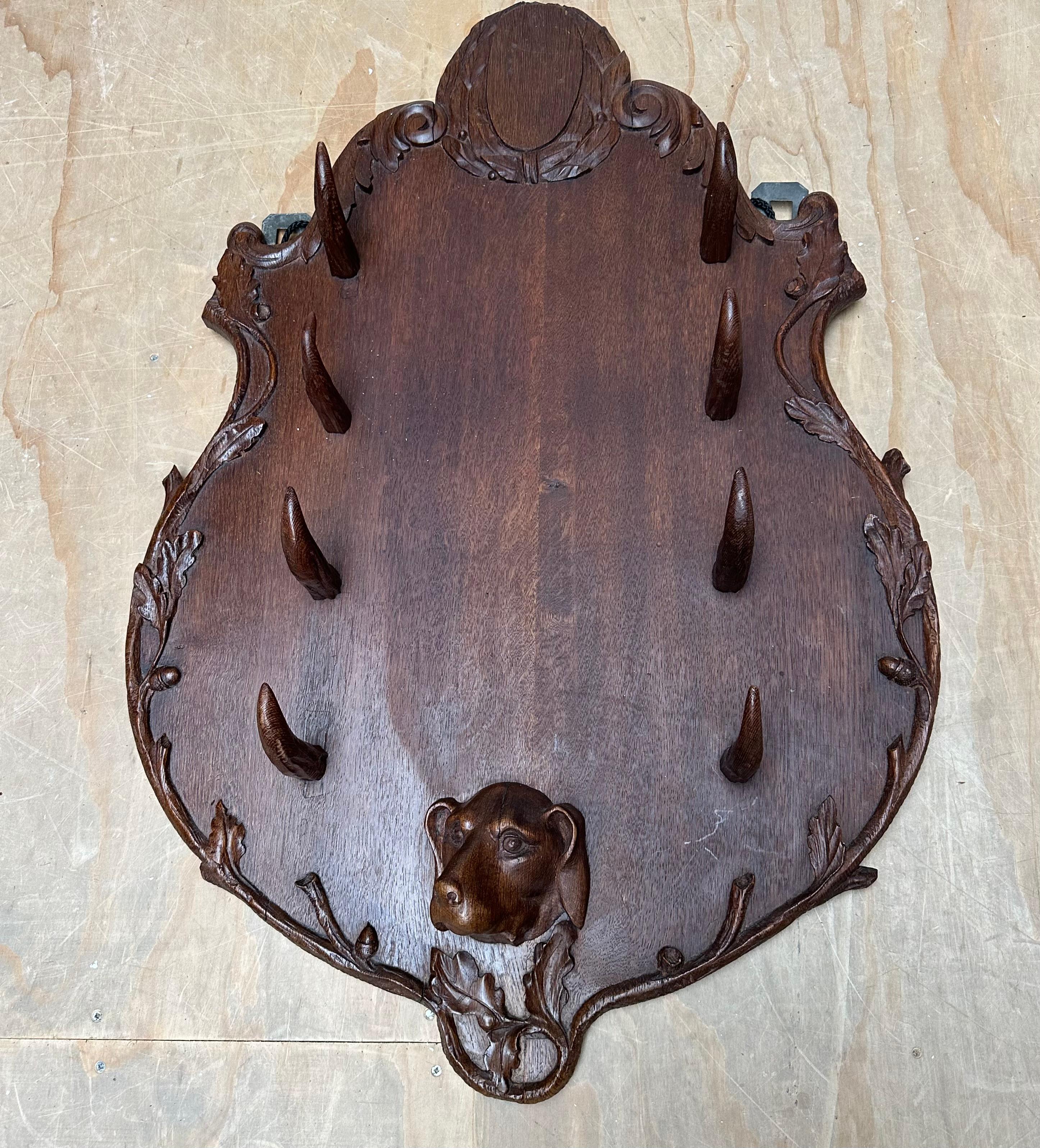 Unique and large hand carved oakwood rifle rack with stunning carved wooden hunting dog.

This highly decorative and very good condition gun rack for wall mounting could look great above your fireplace, but also in a private library, man cave, home