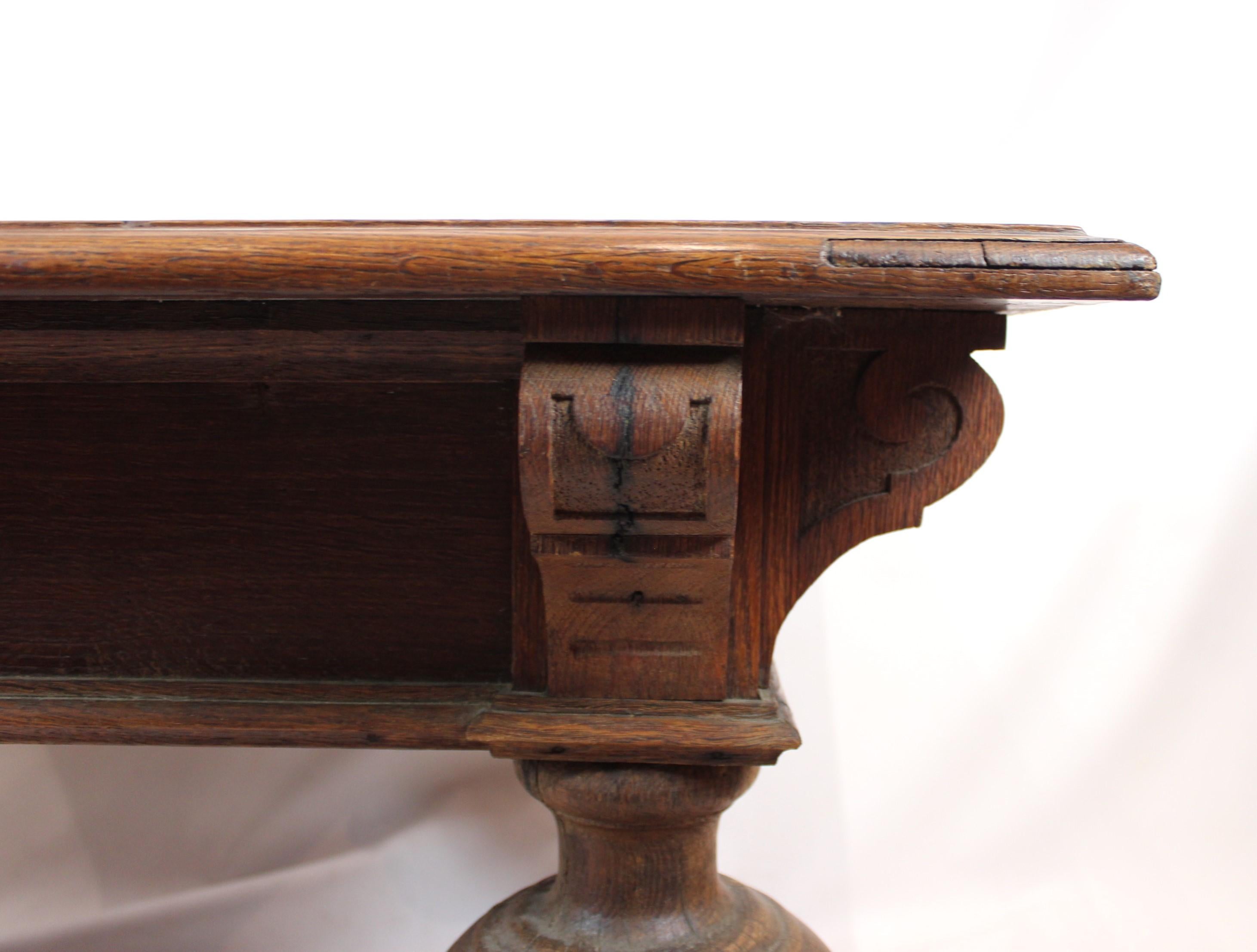 Large Antique Oak Table from the 1860s In Good Condition In Lejre, DK