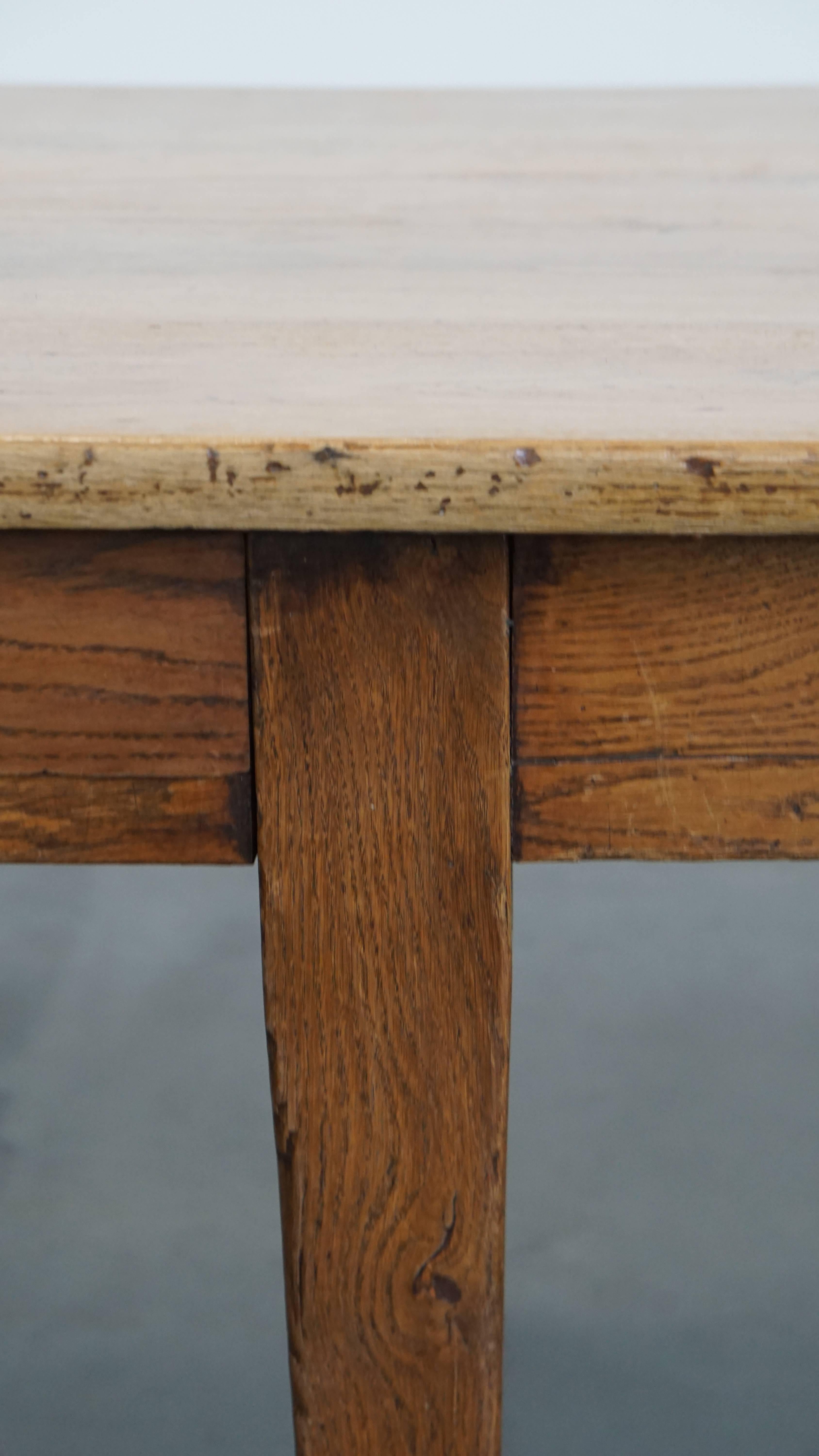 Grande table de salle à manger XXL en chêne ancien pour 8 à 10 personnes du début du 19e siècle en vente 6