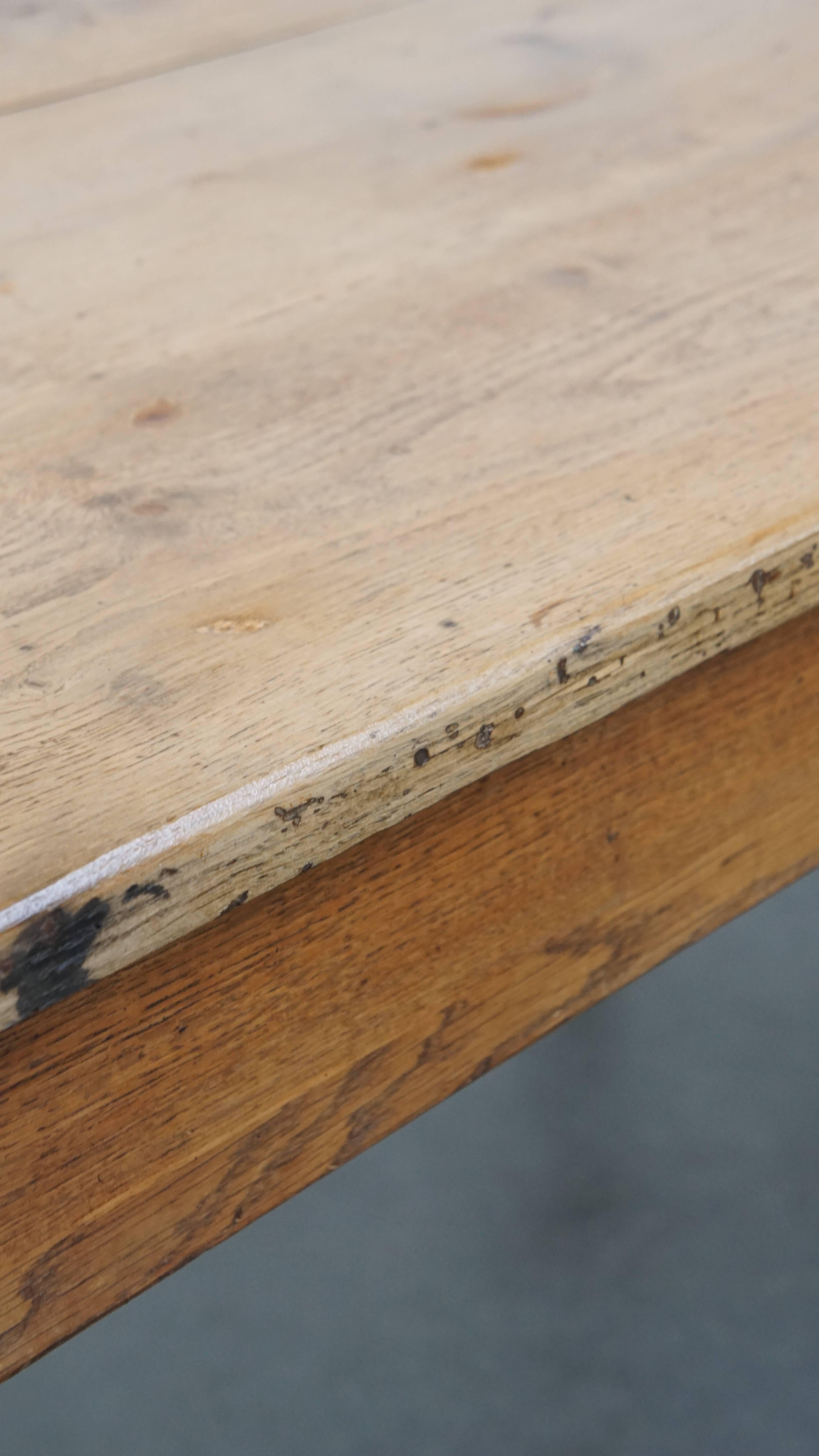 Grande table de salle à manger XXL en chêne ancien pour 8 à 10 personnes du début du 19e siècle en vente 9