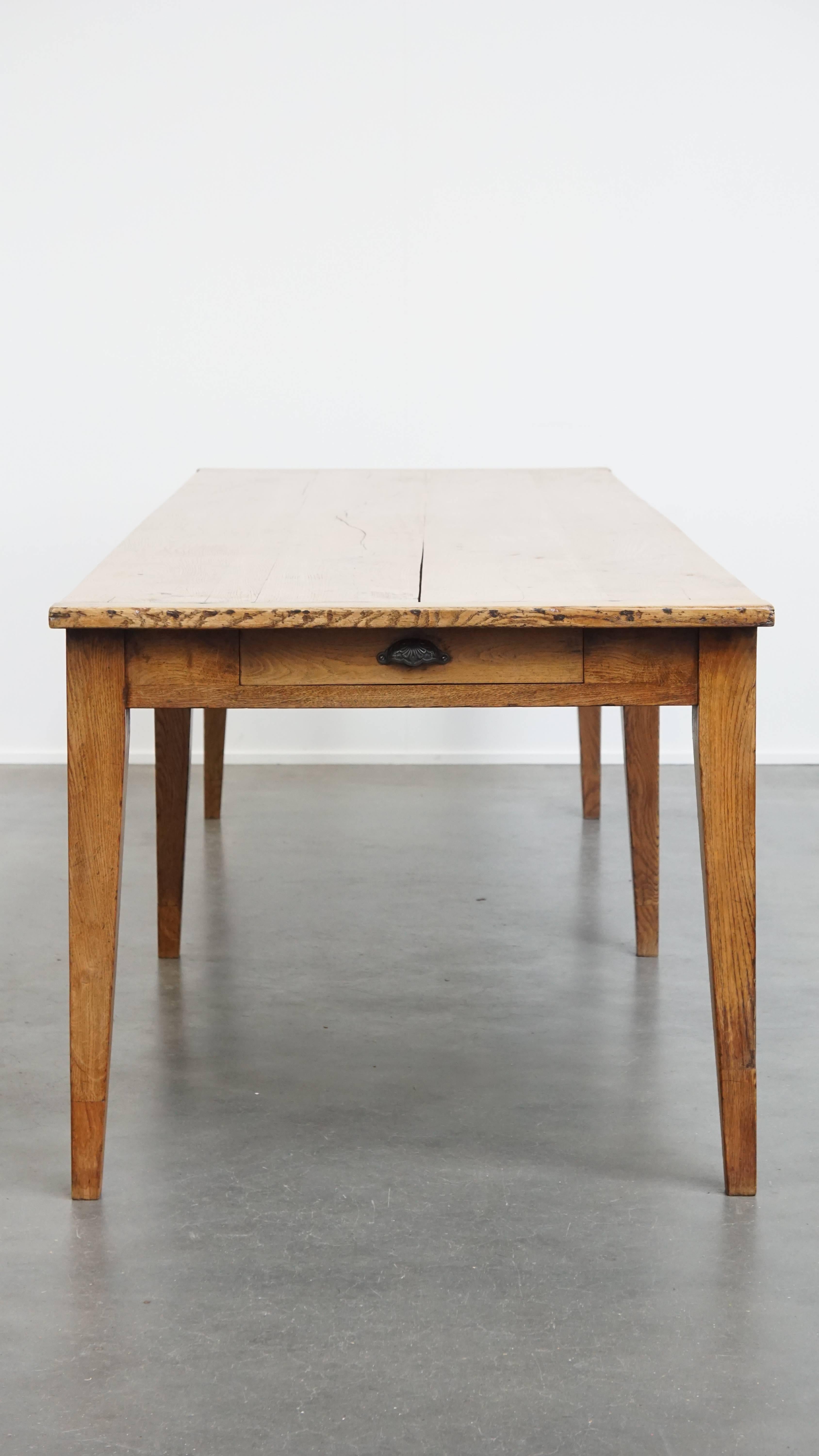 Romain classique Grande table de salle à manger XXL en chêne ancien pour 8 à 10 personnes du début du 19e siècle en vente