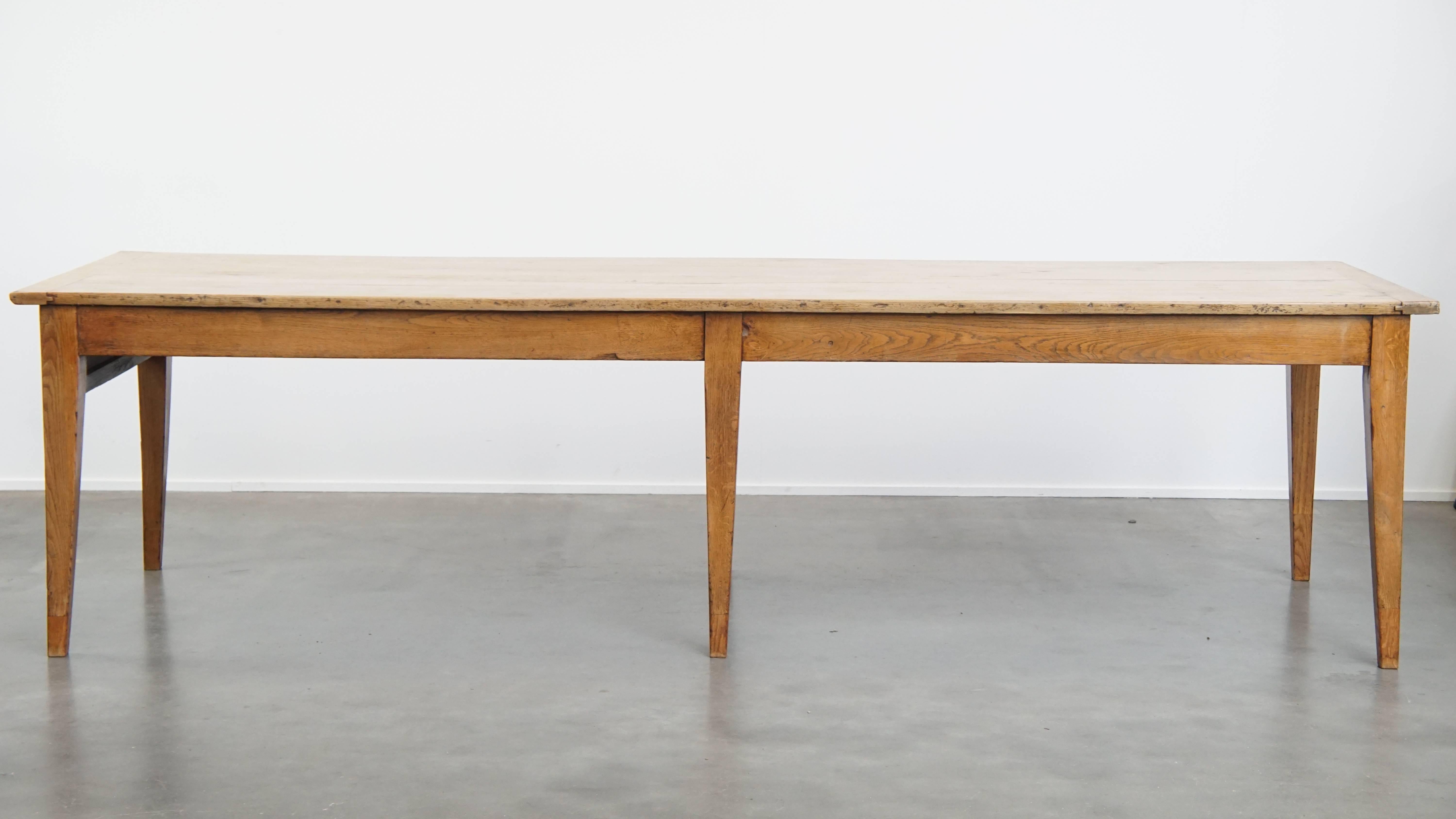 Grande table de salle à manger XXL en chêne ancien pour 8 à 10 personnes du début du 19e siècle Bon état - En vente à Harderwijk, NL