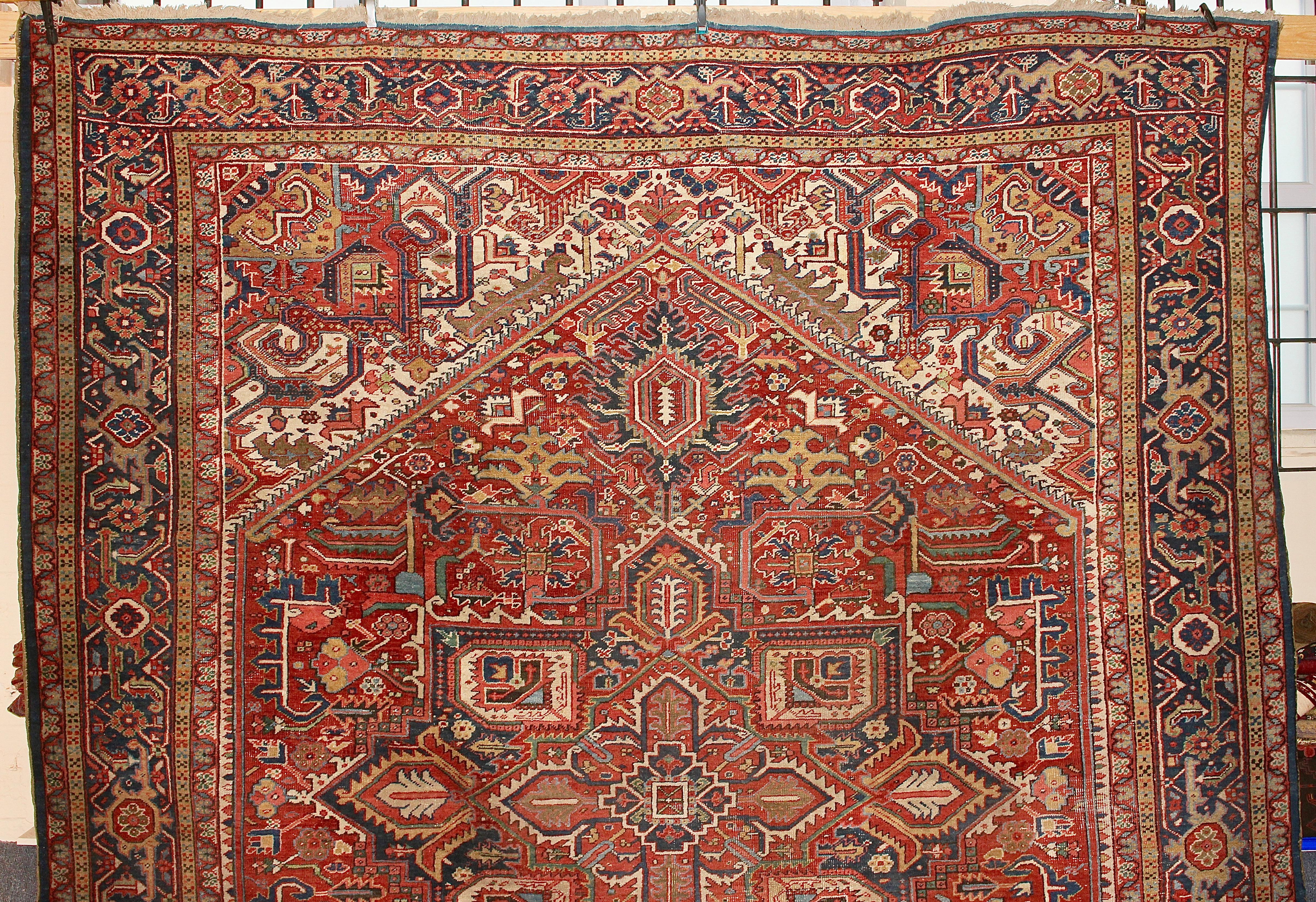 High quality, large antique orient rug. Carpet.

Hand knotted. Strong natural colors. Beautiful pattern.
The carpet is in an age-related condition.
Partly traces of wear.

The images are part of the article description.

On request, we clean