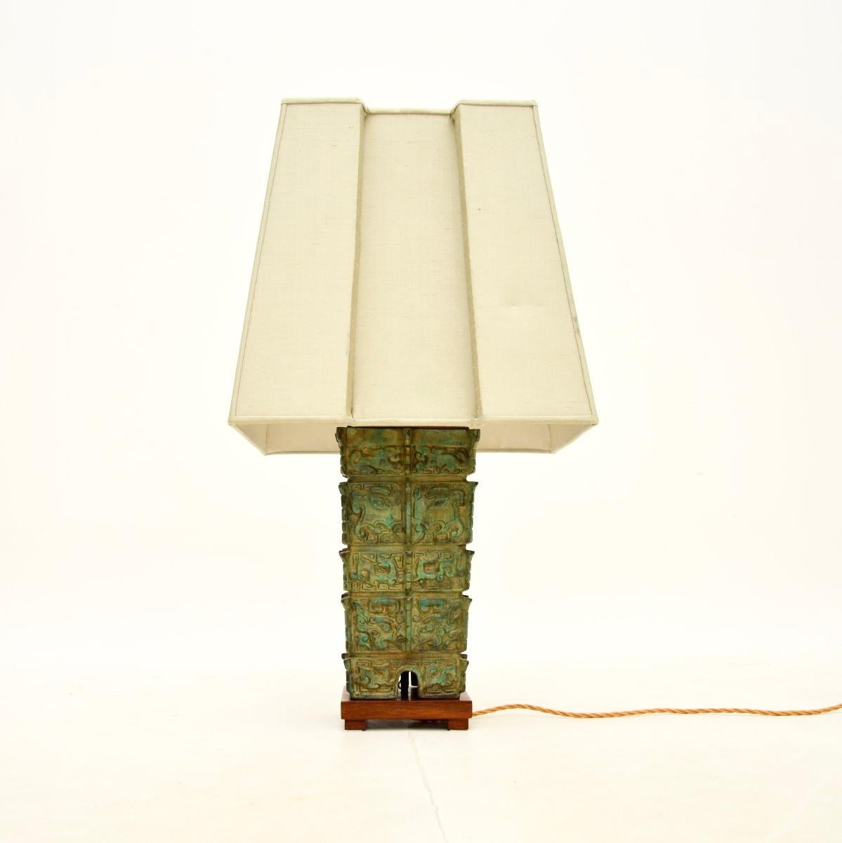 An impressive and beautifully made large antique oriental bronze table lamp, most likely made in China and dating from around the 1930’s.

This is of superb quality, it is large and very heavy, being made of mostly solid metal. There are gorgeous
