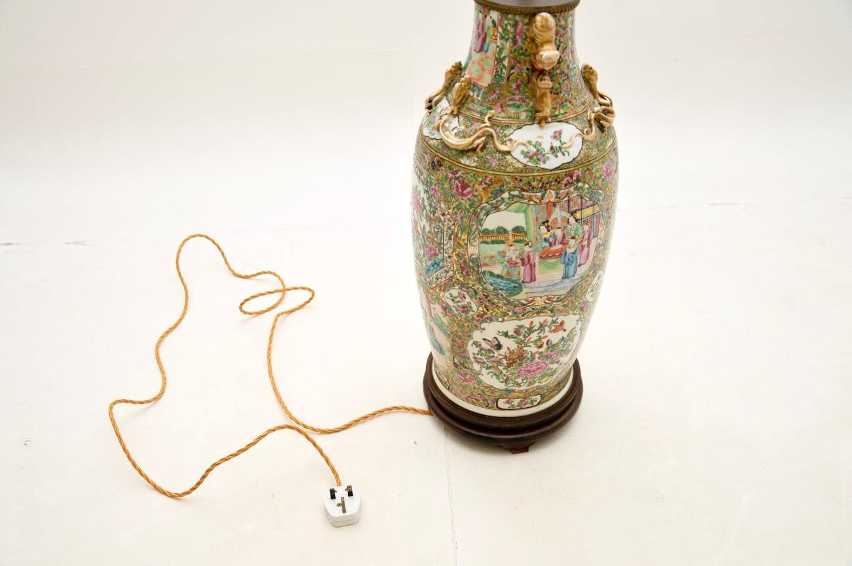 Grande lampada da tavolo antica in ceramica orientale in vendita 3