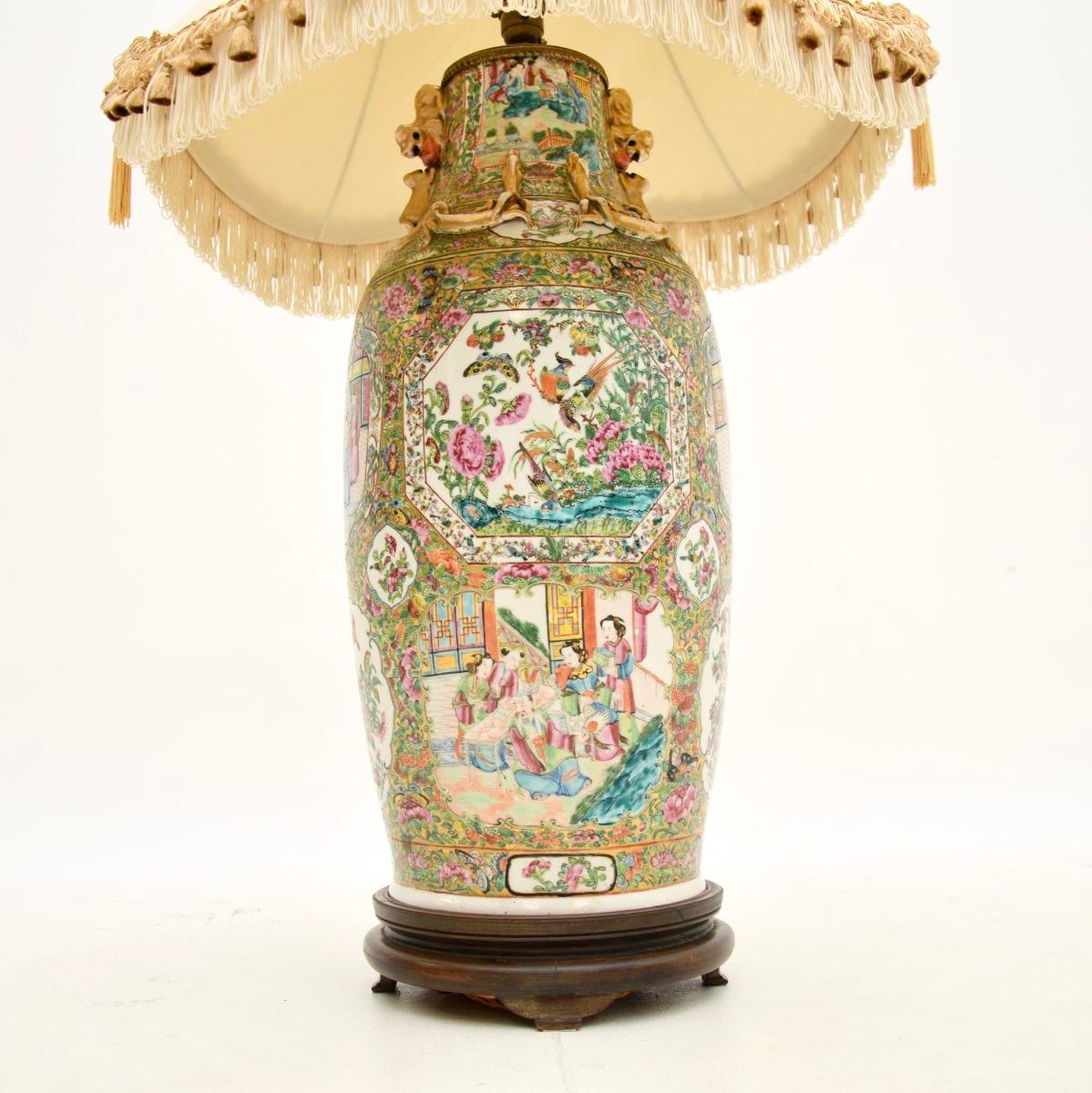 Cinese Grande lampada da tavolo antica in ceramica orientale in vendita