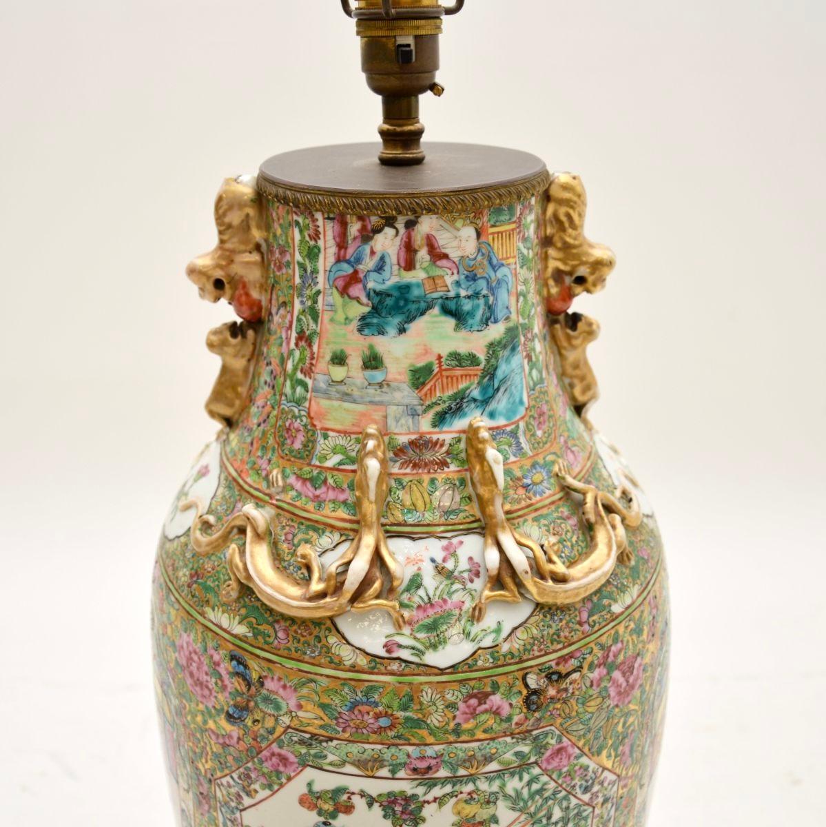 Fine XIX secolo Grande lampada da tavolo antica in ceramica orientale in vendita