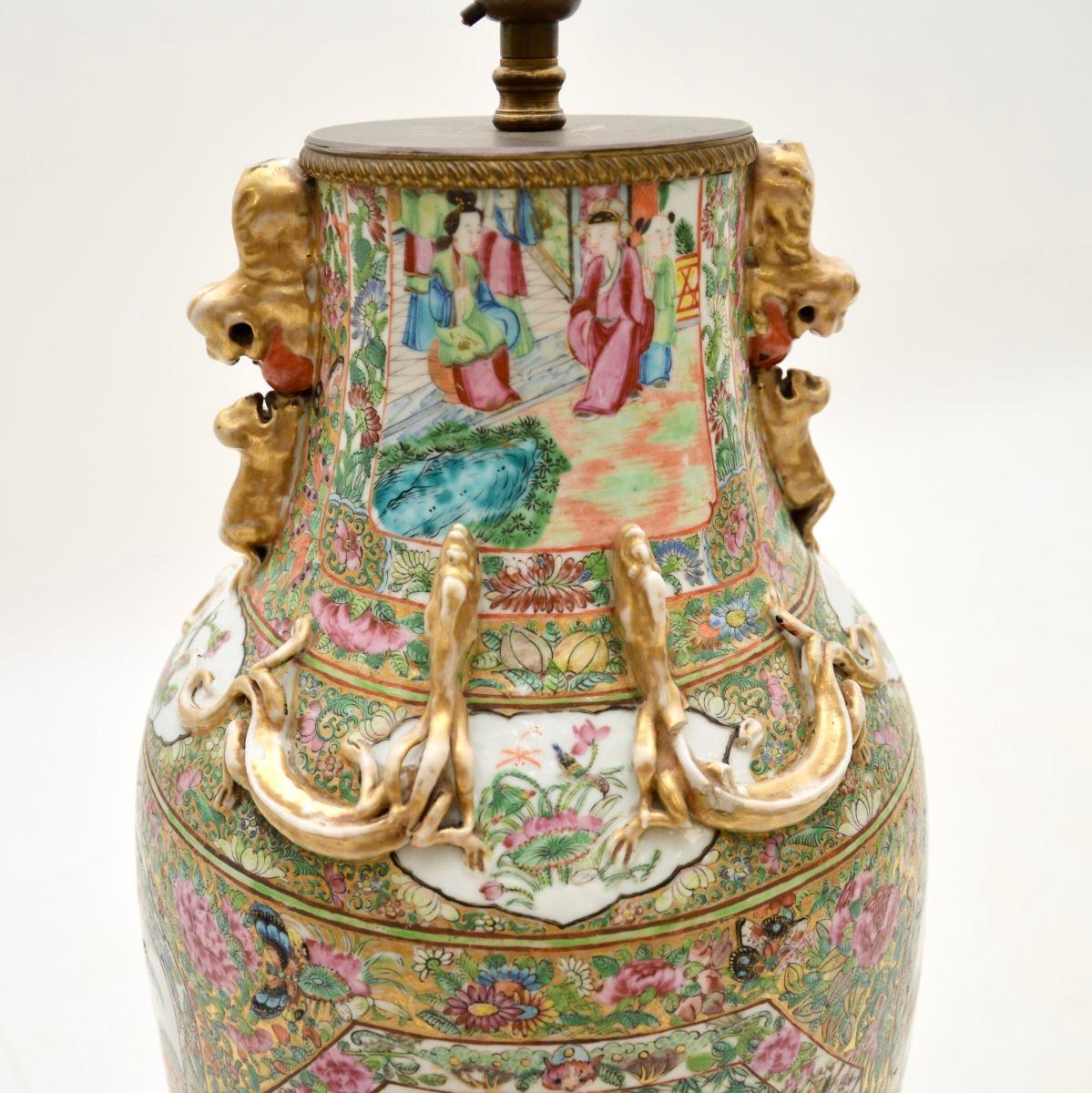 Ceramica Grande lampada da tavolo antica in ceramica orientale in vendita