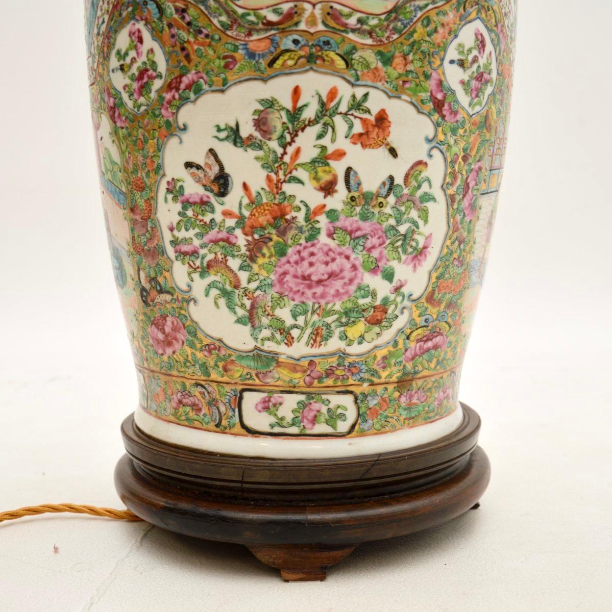 Grande lampada da tavolo antica in ceramica orientale in vendita 2
