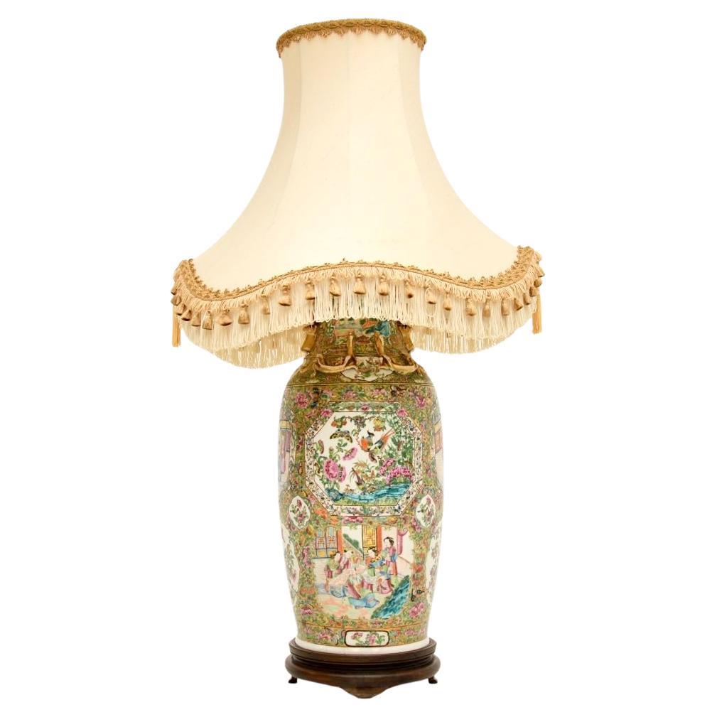 Grande lampada da tavolo antica in ceramica orientale in vendita