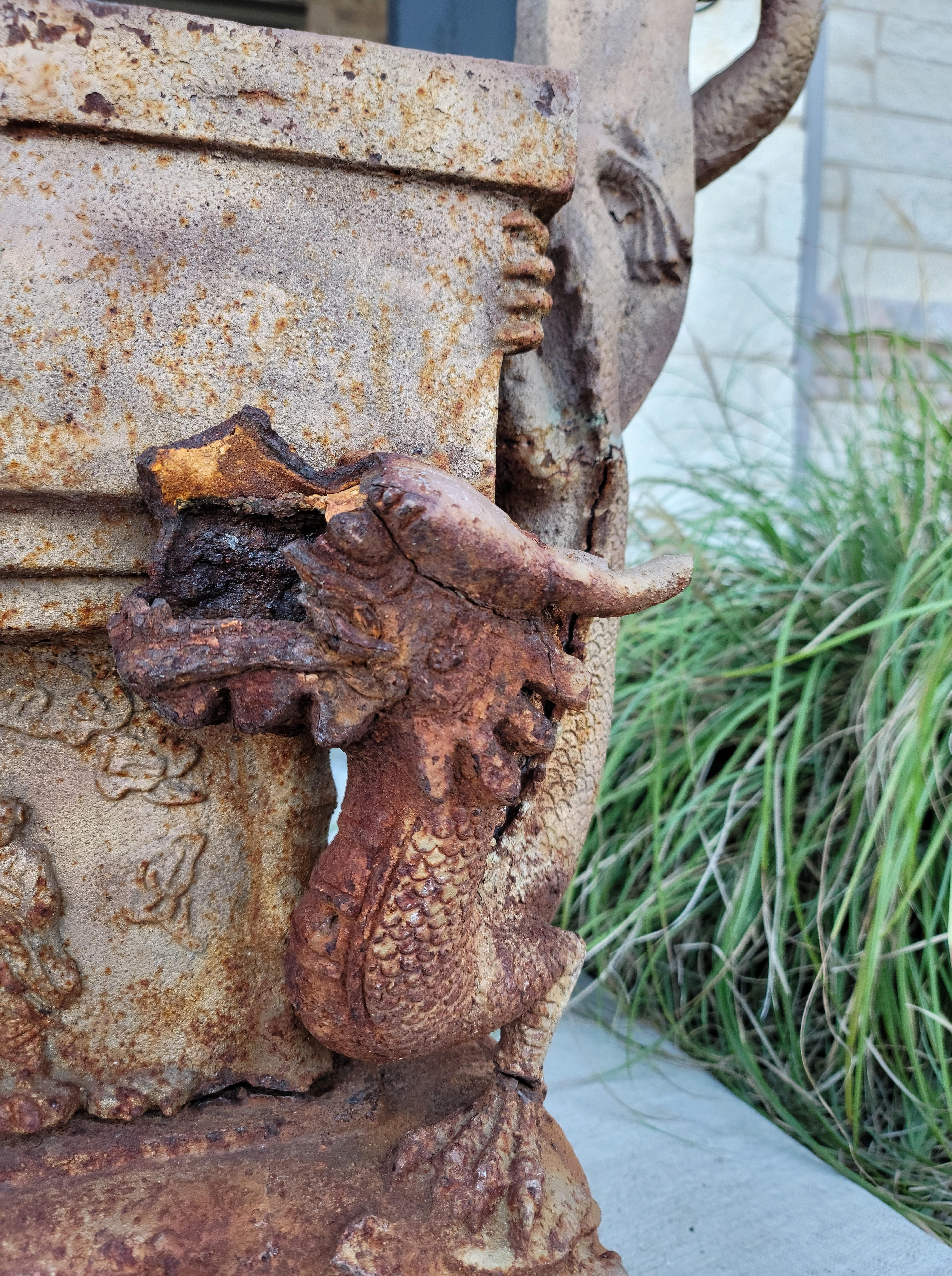 Large Antique Asian Sculptural Iron Dragon Outdoor Planter Oriental Jardiniere  For Sale 5