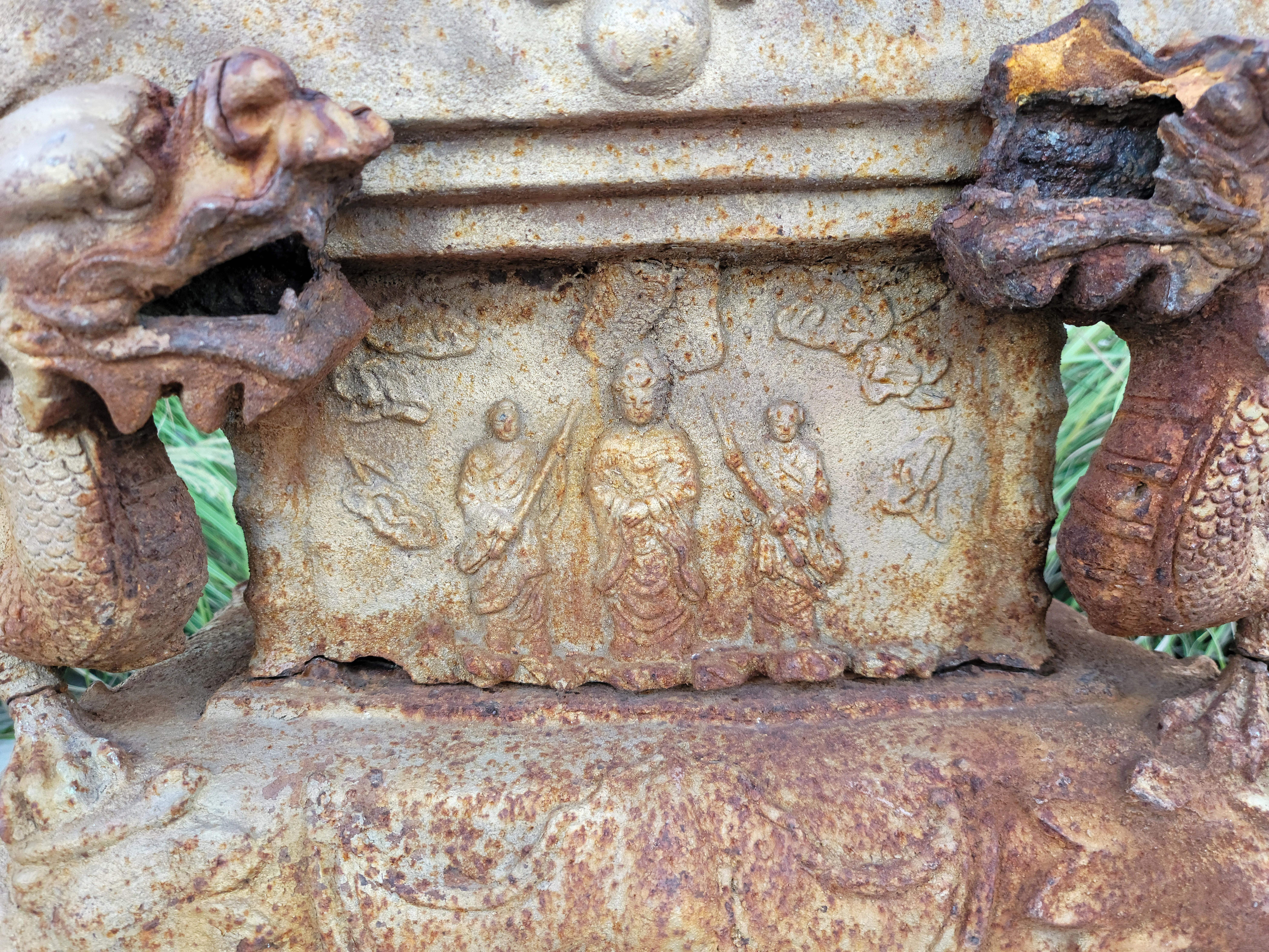 Große antike asiatische skulpturale Eisen Drache im Freien Pflanzer orientalischen Jardiniere  im Angebot 1
