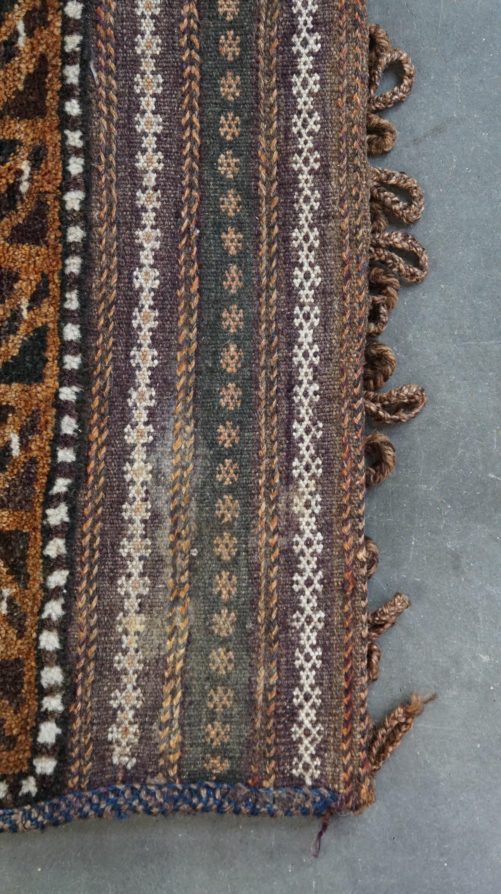 Große antike orientalische Satteltasche/Kameltasche/Teppich 114cmx68 (20. Jahrhundert) im Angebot