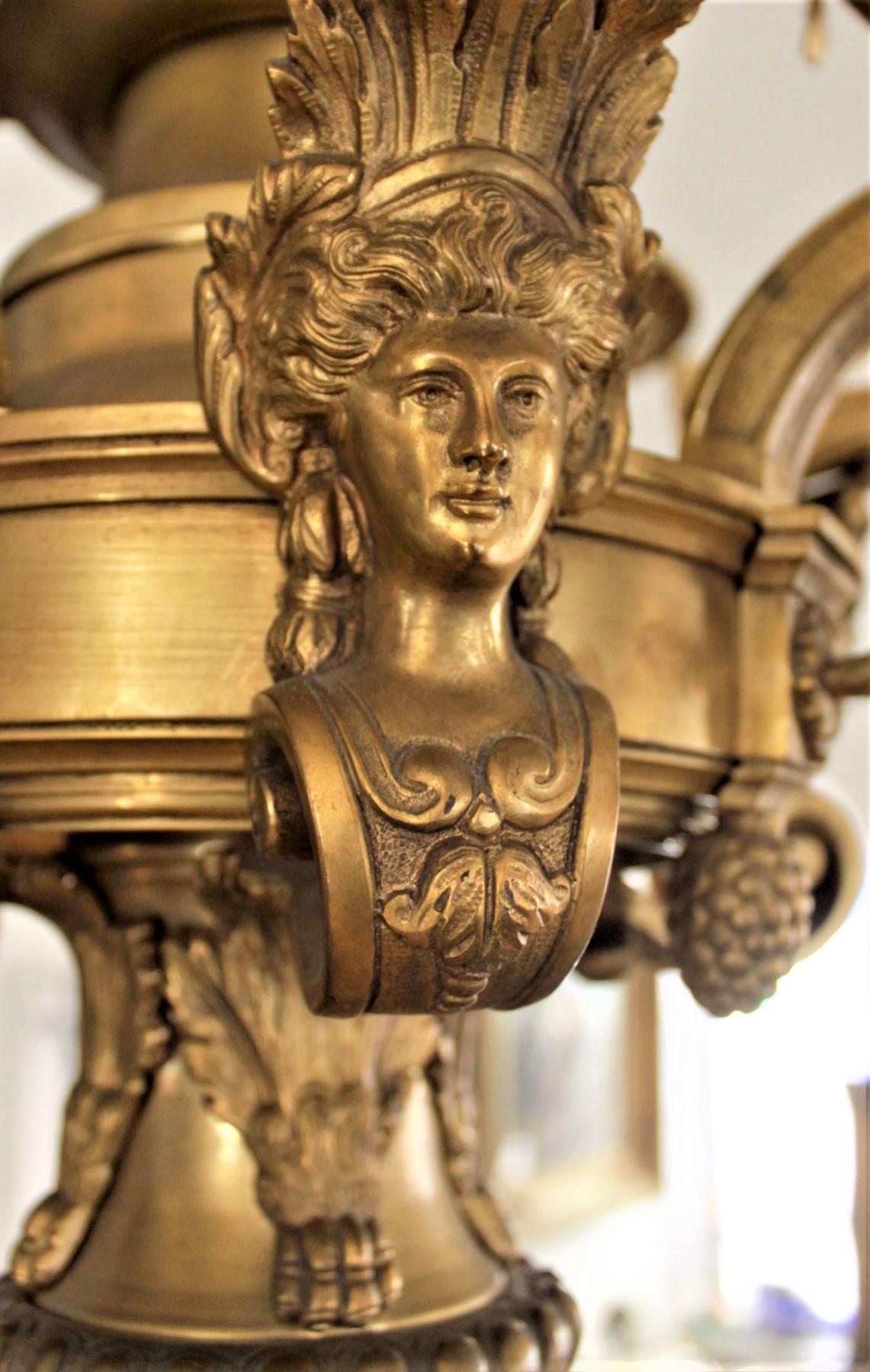 Großer antiker verschnörkelter französischer Kronleuchter aus vergoldeter Bronze im Boulle-Stil von Louis XIV. im Angebot 6