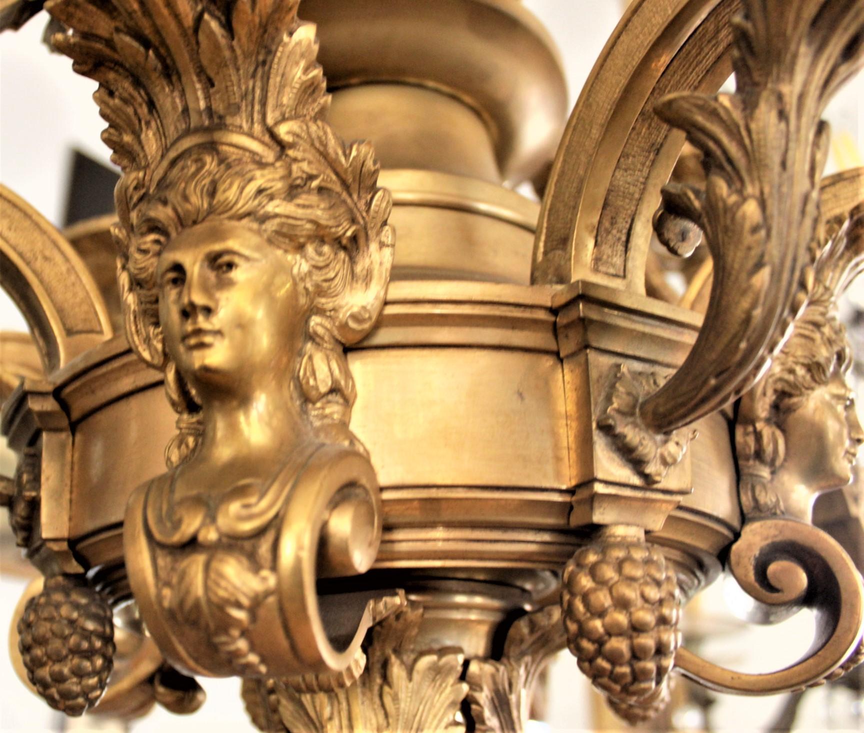 Großer antiker verschnörkelter französischer Kronleuchter aus vergoldeter Bronze im Boulle-Stil von Louis XIV. im Angebot 7