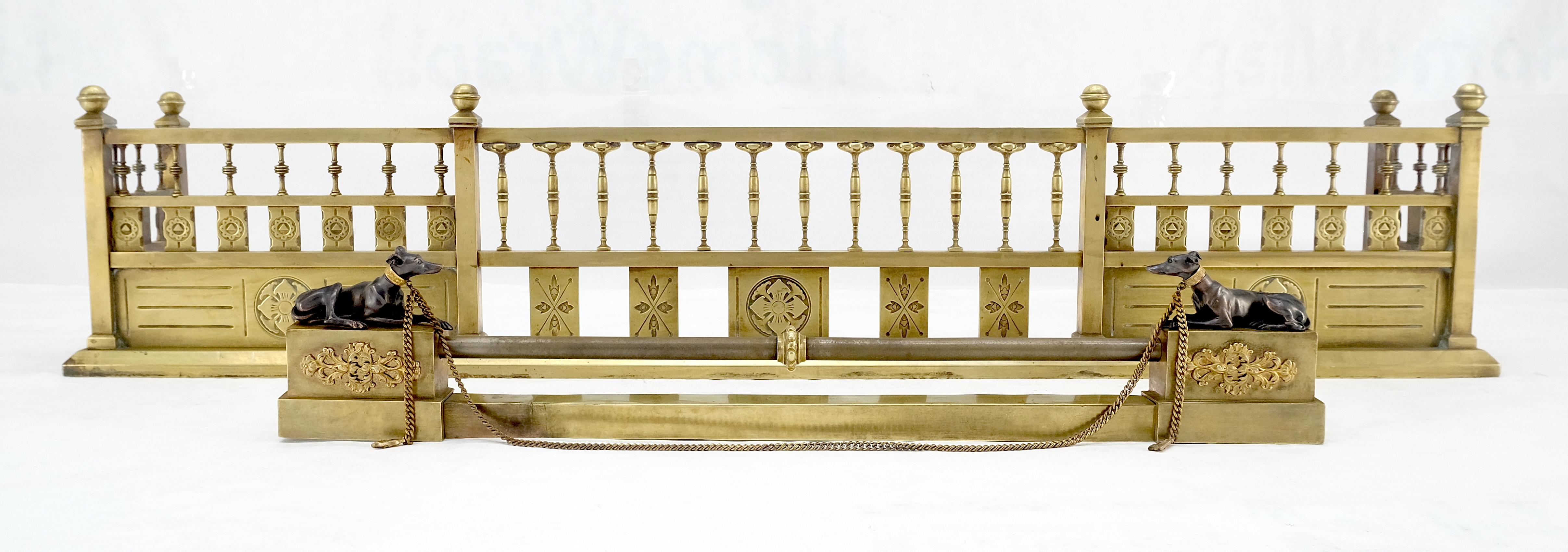 Gothique Grand porte-serviettes de cheminée en laiton massif orné c1900s Stunning en vente
