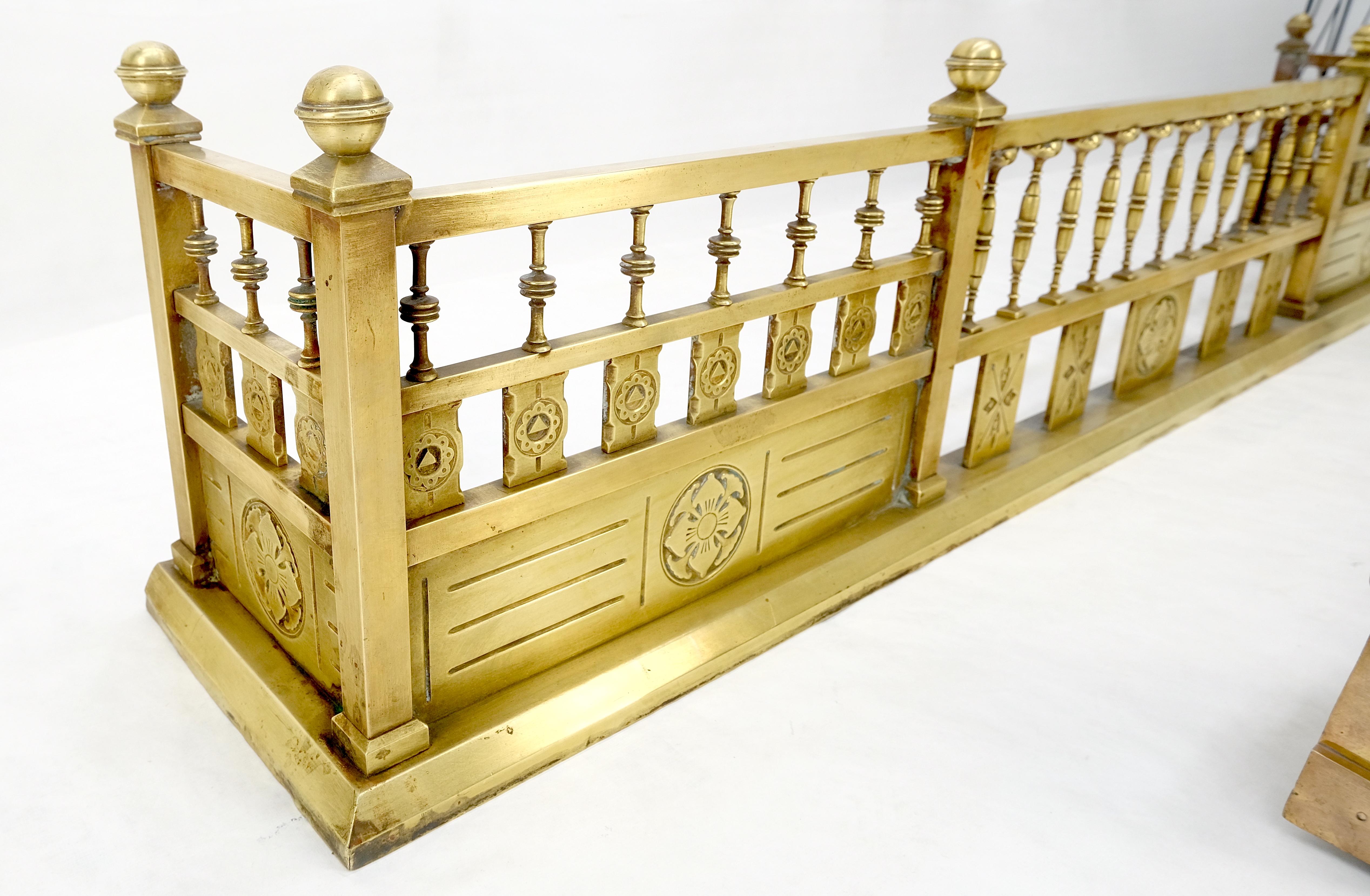 Grand porte-serviettes de cheminée en laiton massif orné c1900s Stunning en vente 1