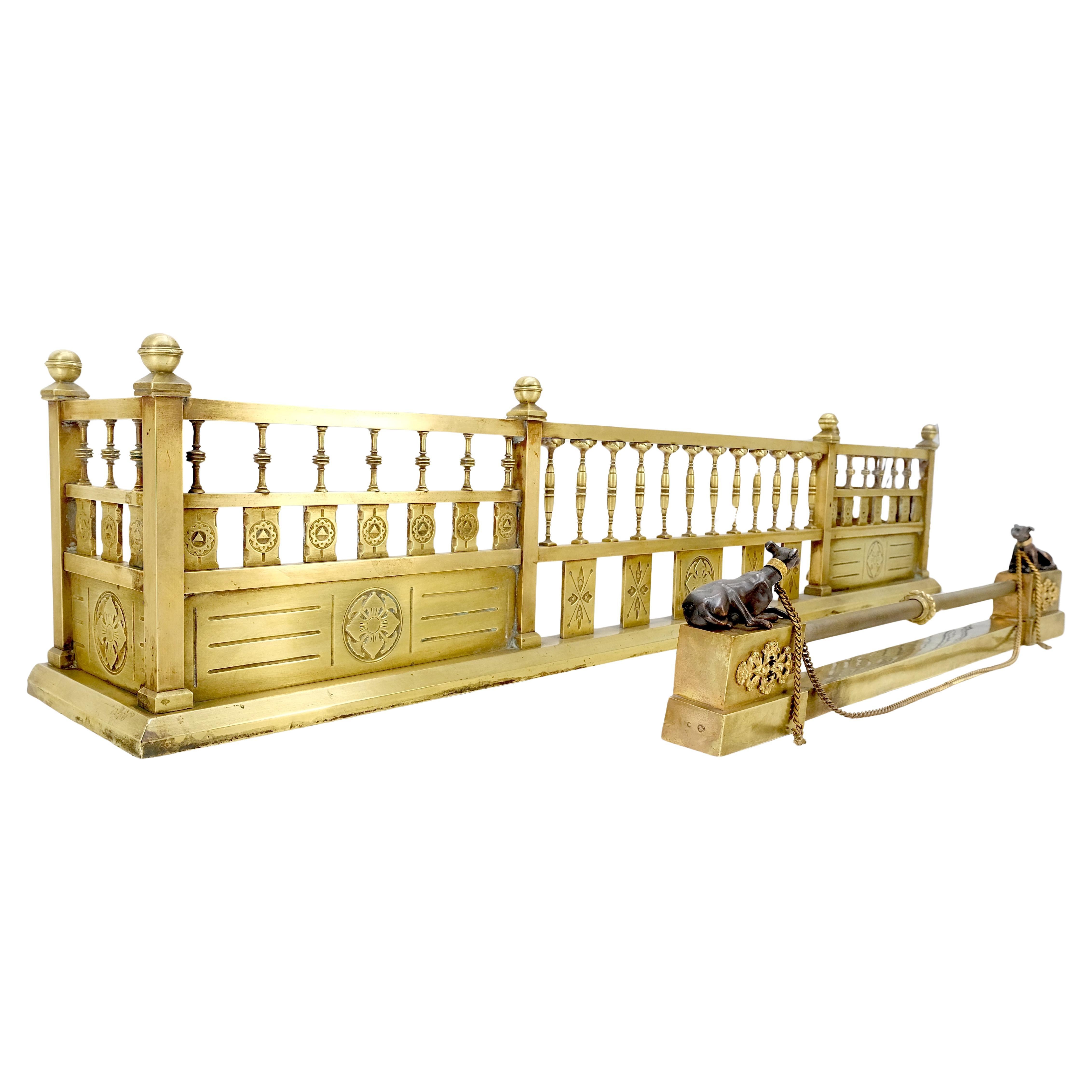 Grand porte-serviettes de cheminée en laiton massif orné c1900s Stunning en vente