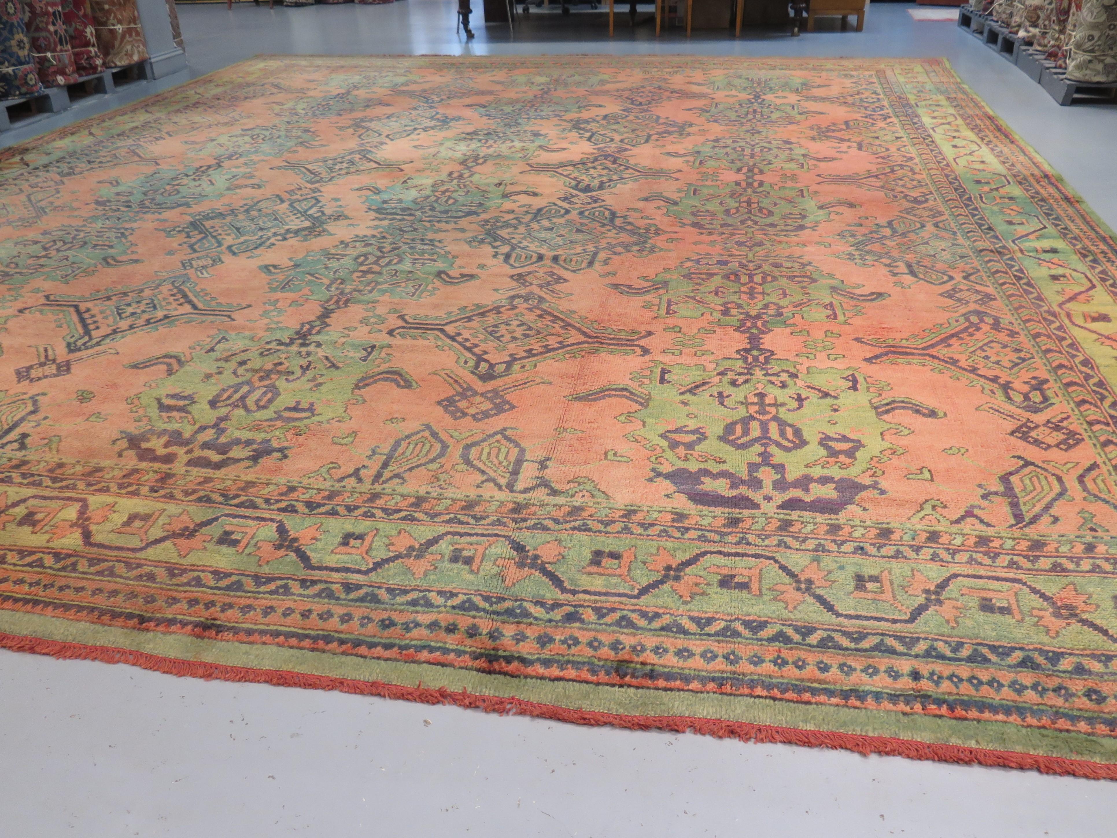 Large Antique Oushak Carpet, c. 1890-1910 In Good Condition For Sale In London, GB