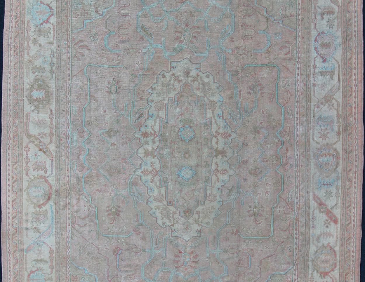 Large Antique Oushak Carpet in Light Pink Background with Light Blue Highlights. Antique Oushak carpet, Keivan Woven Arts / rug D-0501, country of origin / type: Turkey / Oushak, circa Early-20th Century.

Measures: 11'8'' x 15'1''.

This large
