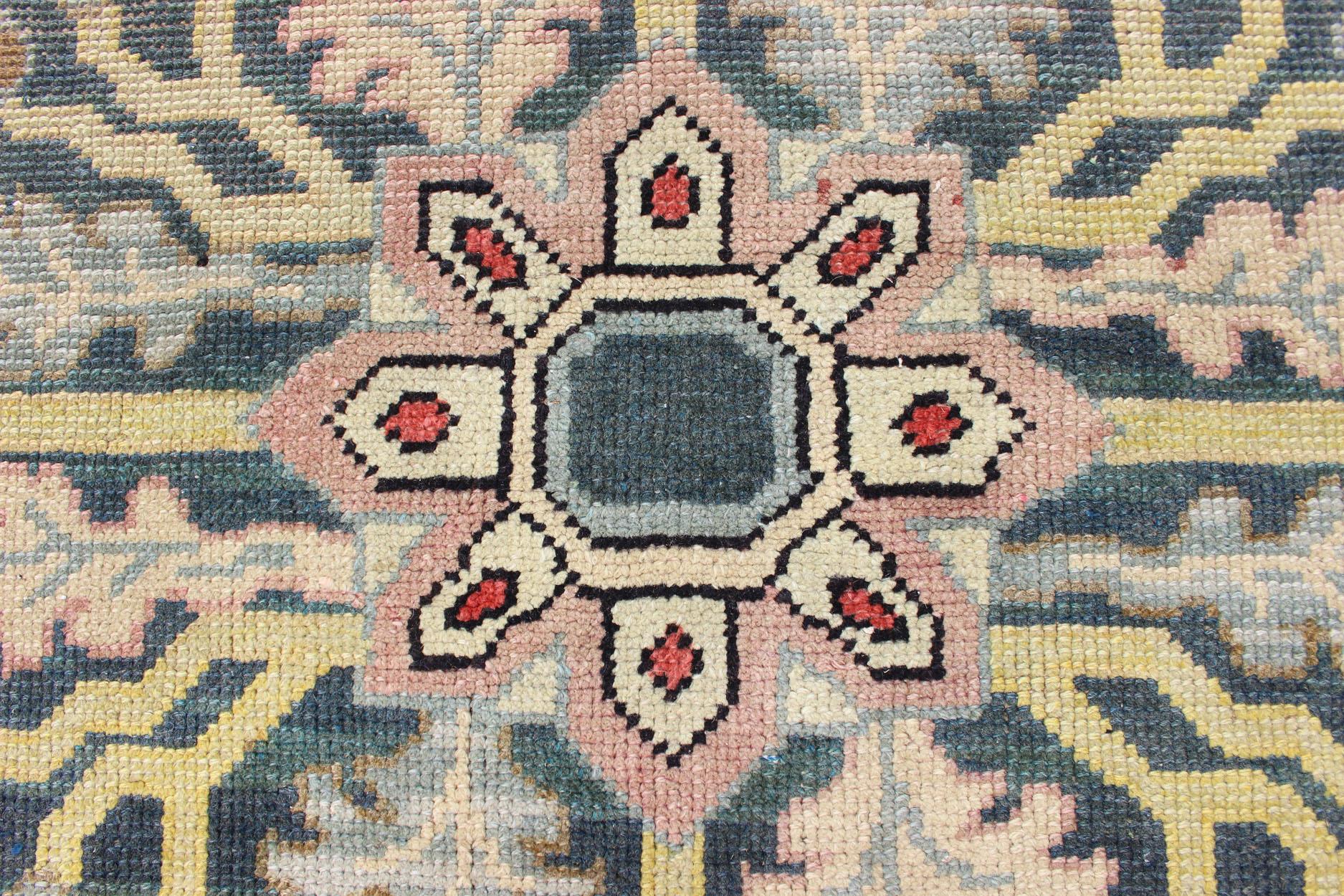 Großer antiker Oushak-Teppich mit Blumenmuster in Rosa und Stahlblau   13' x 16' im Angebot 5