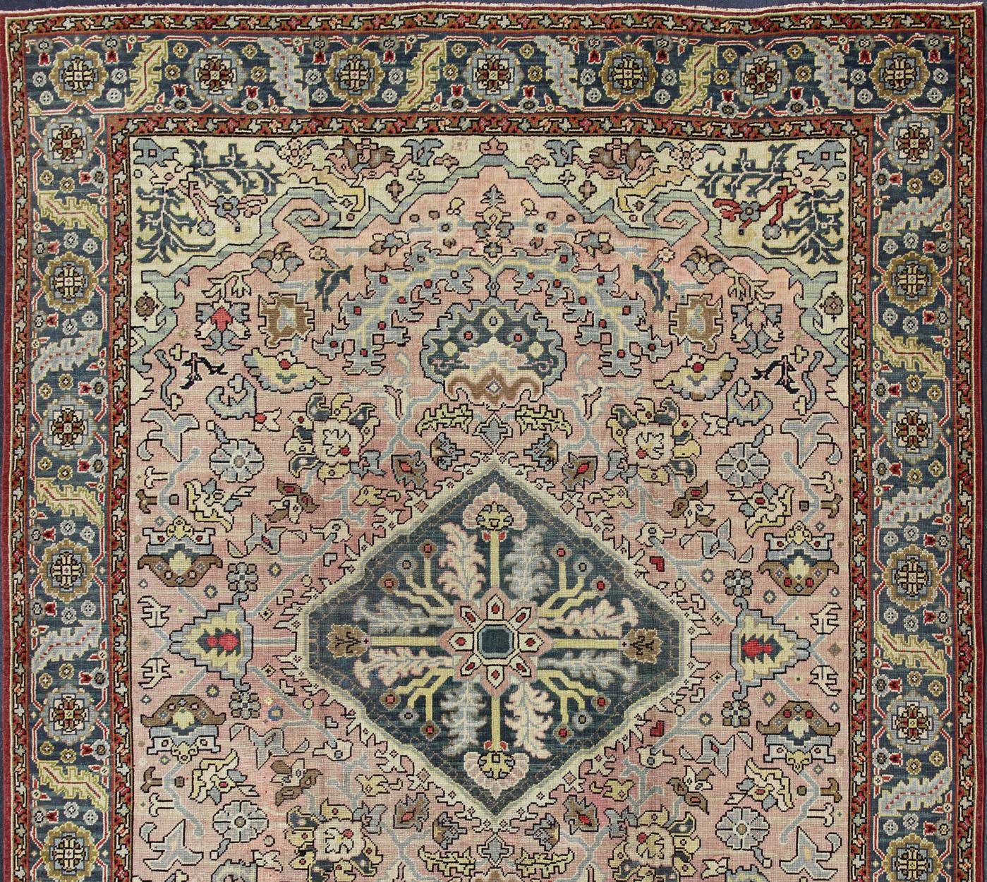 Impressive Large antique Oushak rug with floral design, rug / TU-MTU-3612, large antique Oushak, large antique Turkish 

Large antique Oushak rug with floral design in Pink Background and Steel Blue Border, yellow, gray, light brown, red and Multi