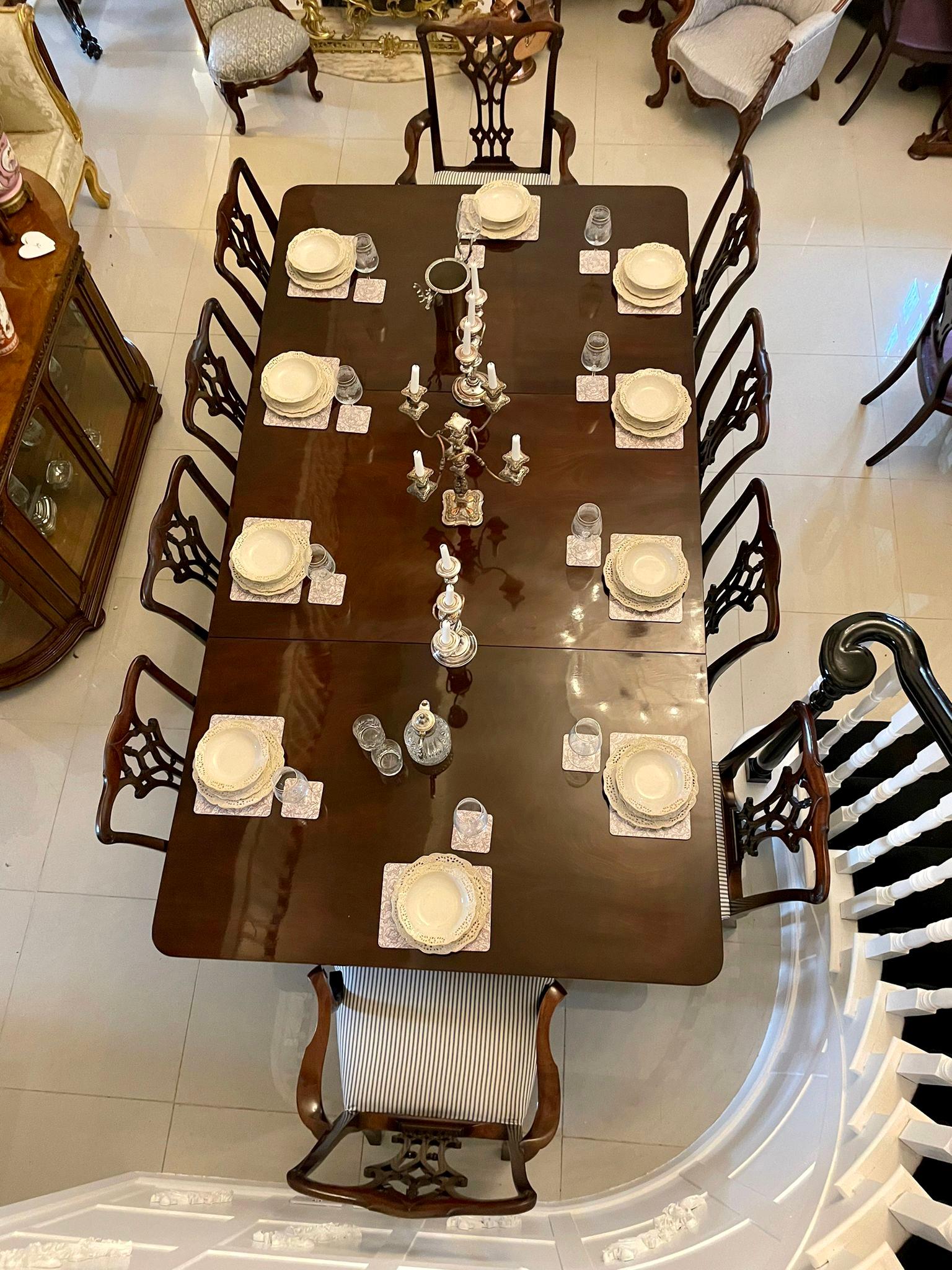XIXe siècle Grande table de salle à manger ancienne en acajou figuré de qualité exceptionnelle à 3 piliers