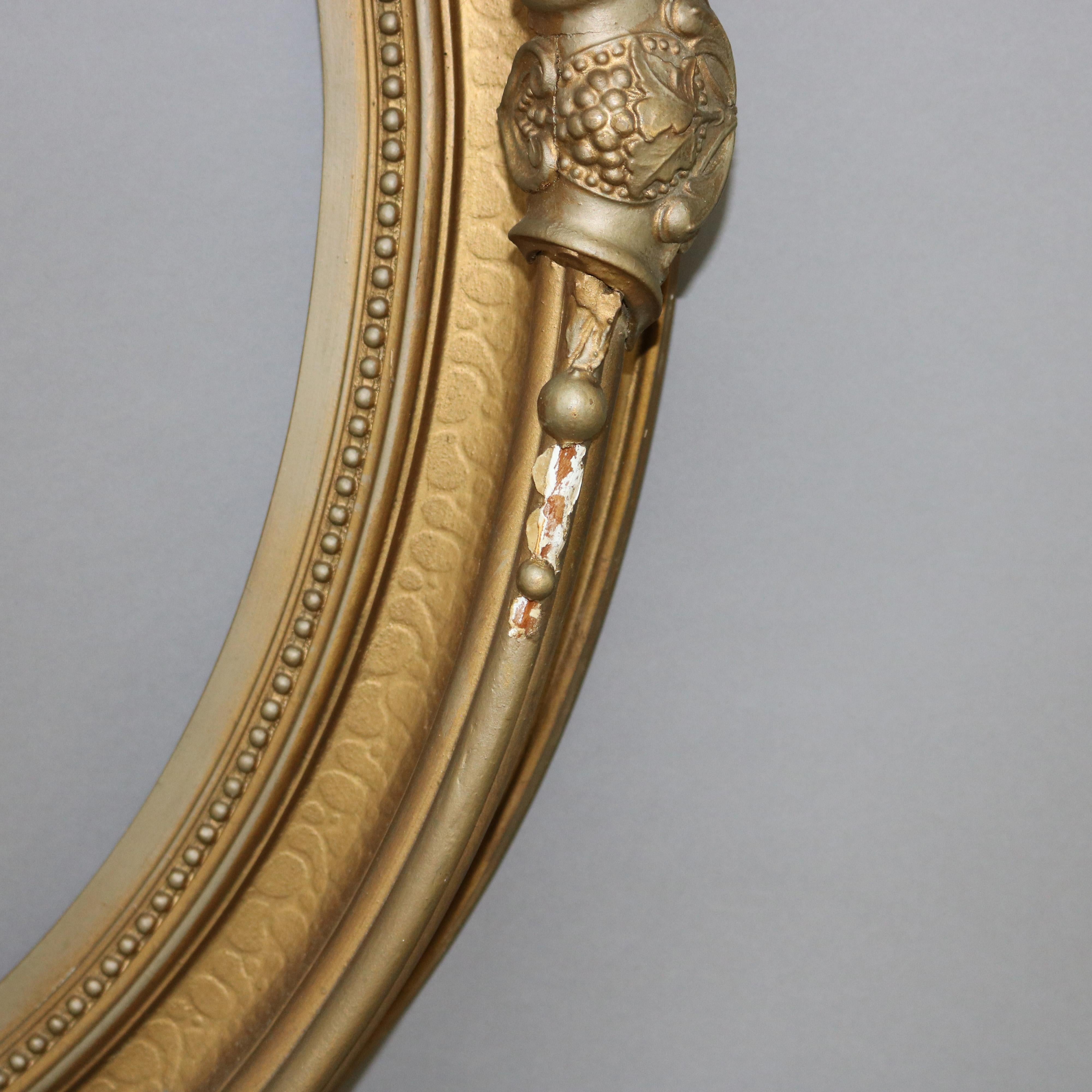 Grand cadre ancien ovale en bois sculpté et doré C1880 Bon état - En vente à Big Flats, NY