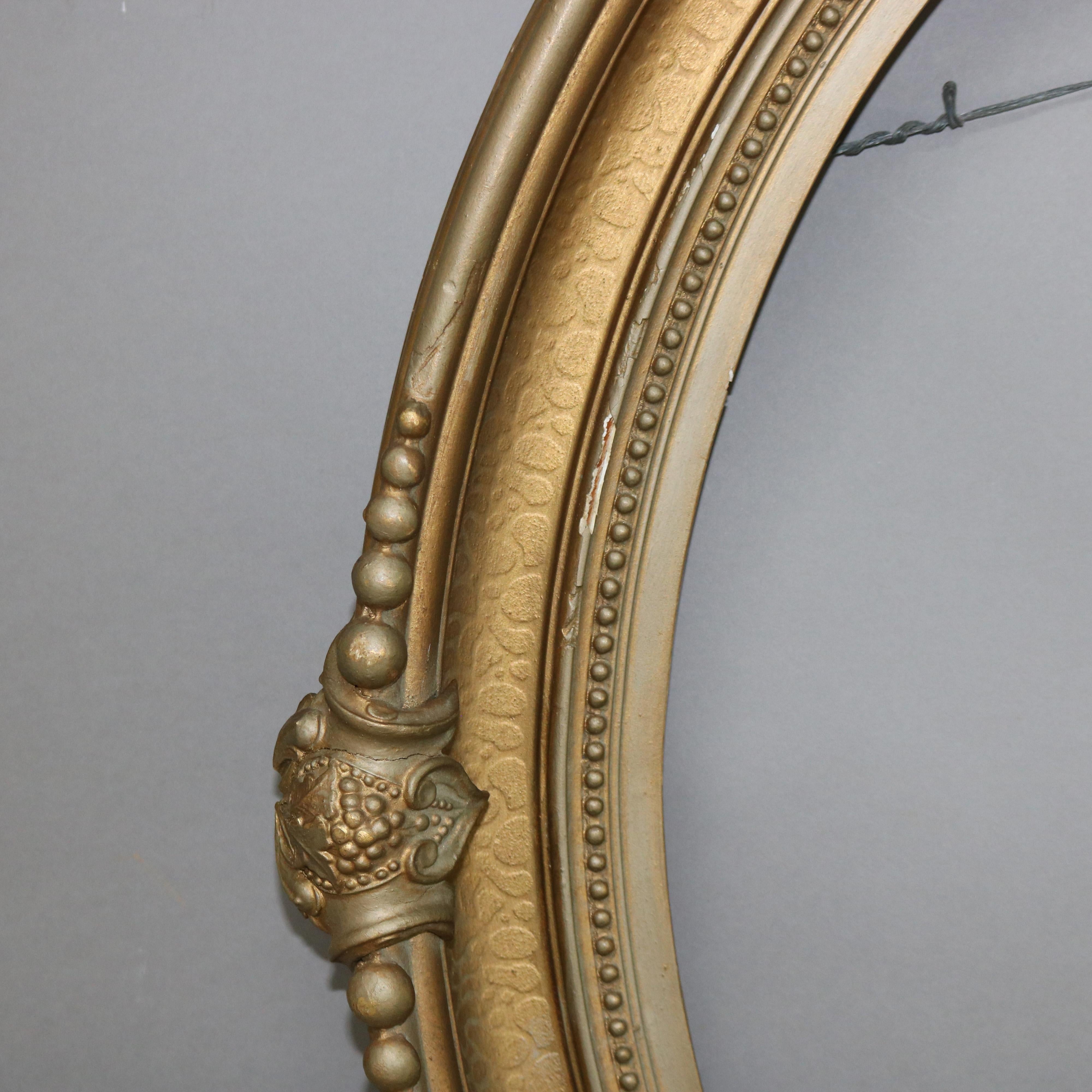 Grand cadre ancien ovale en bois sculpté et doré C1880 en vente 1