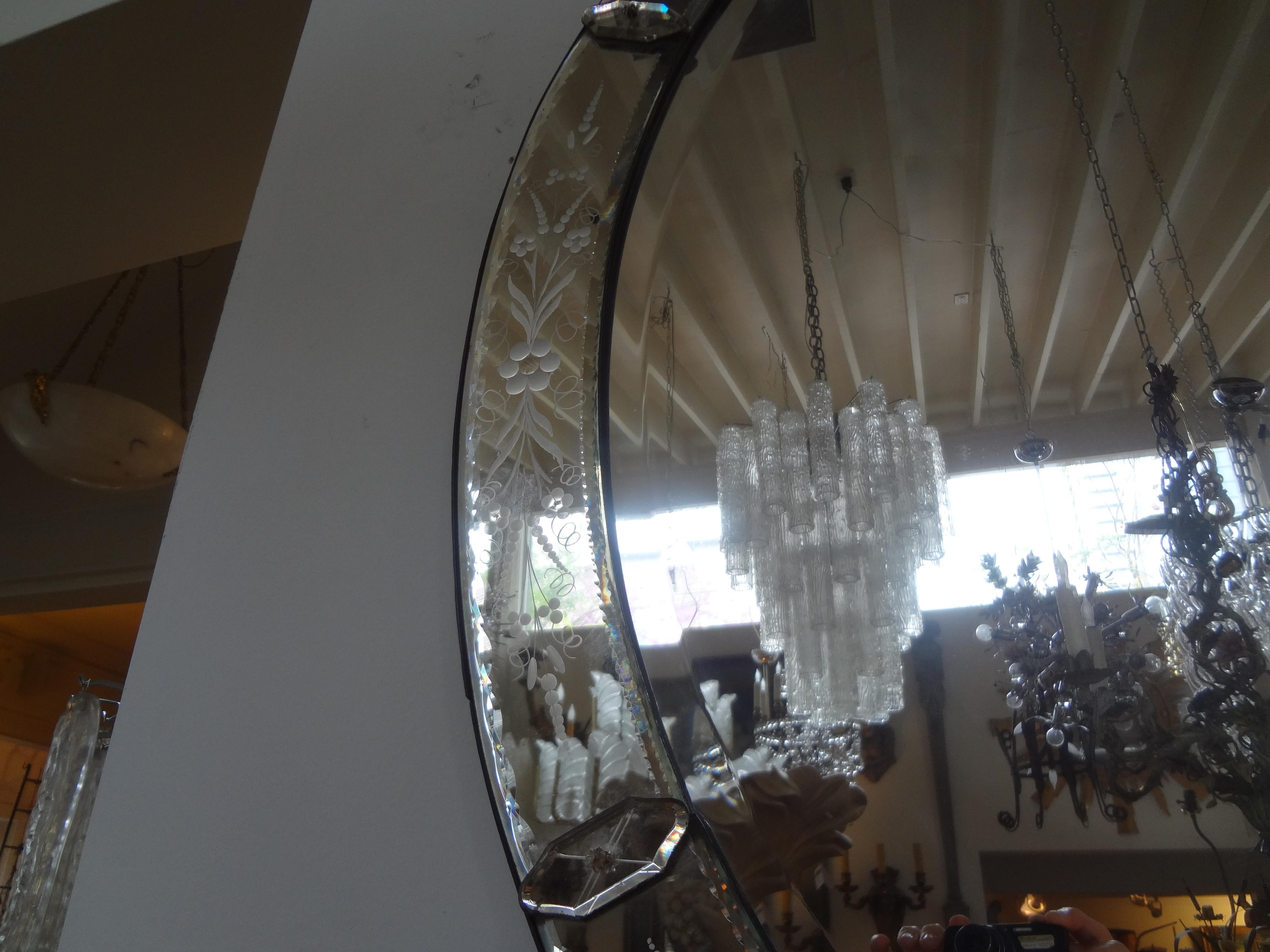 Grand miroir vénitien antique ovale gravé  Bon état - En vente à Houston, TX