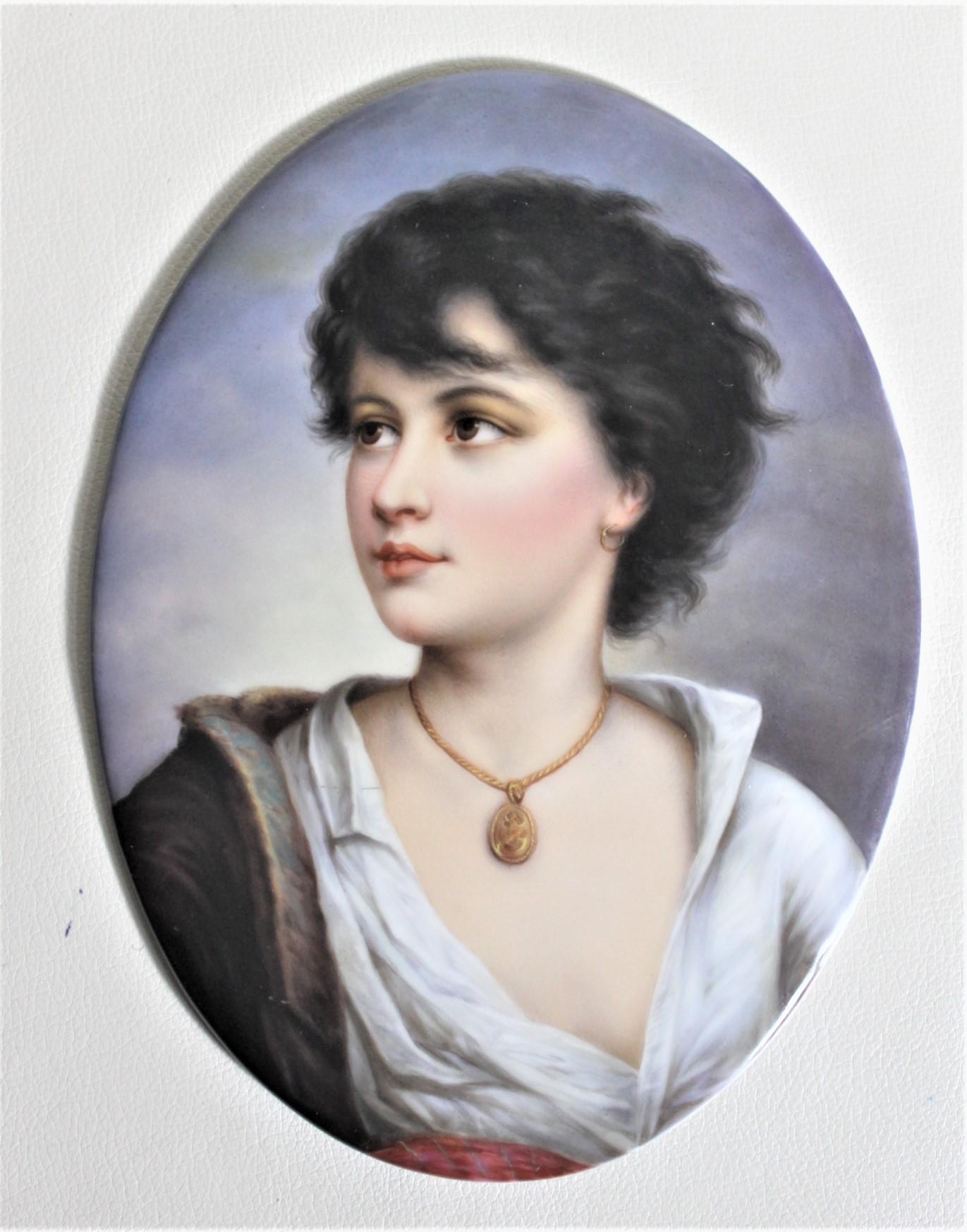 Victorien Grand portrait ovale ancien peint à la main d'une femme sur une plaque murale en porcelaine en vente