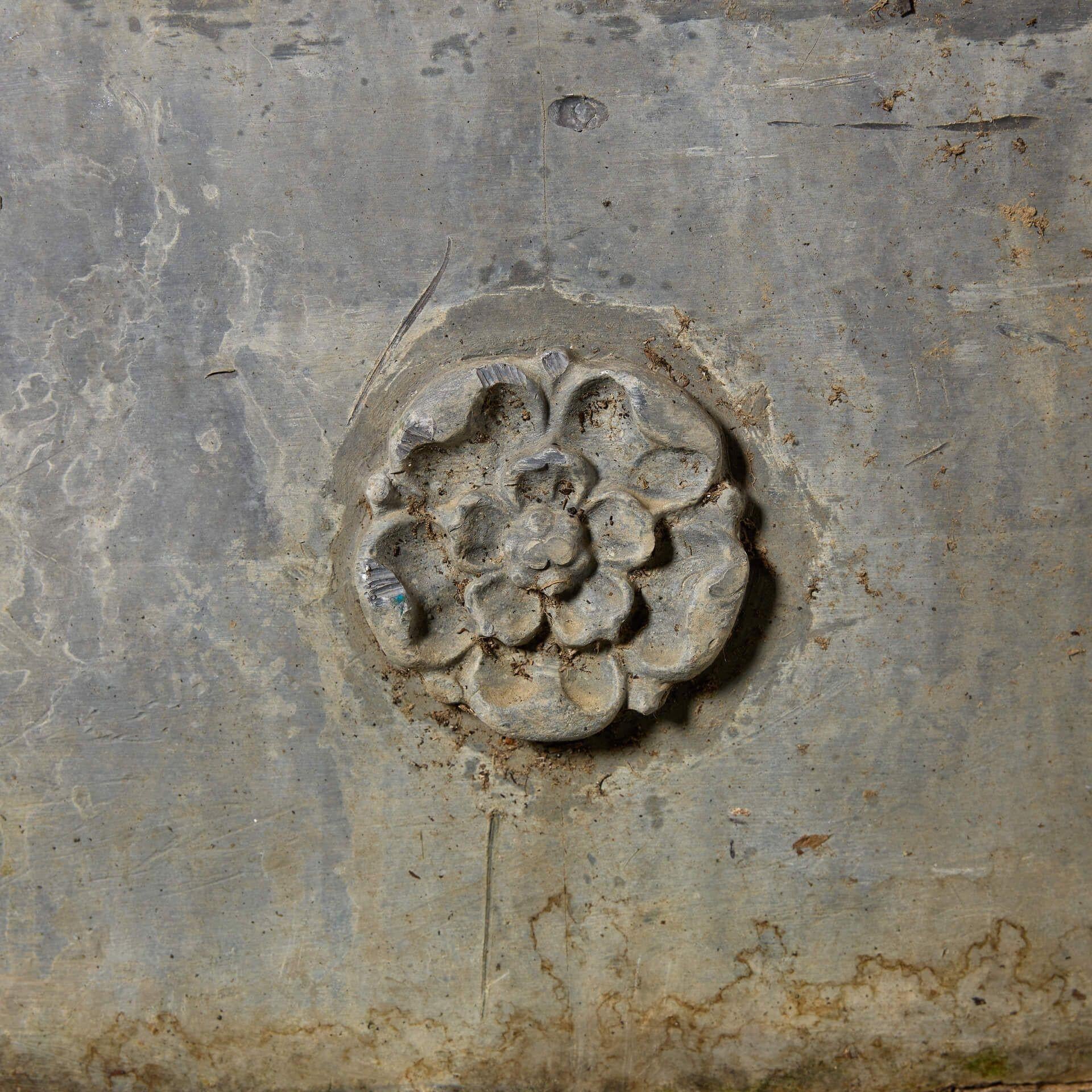 Großes antikes ovales Pflanzgefäß aus Blei (Englisch) im Angebot