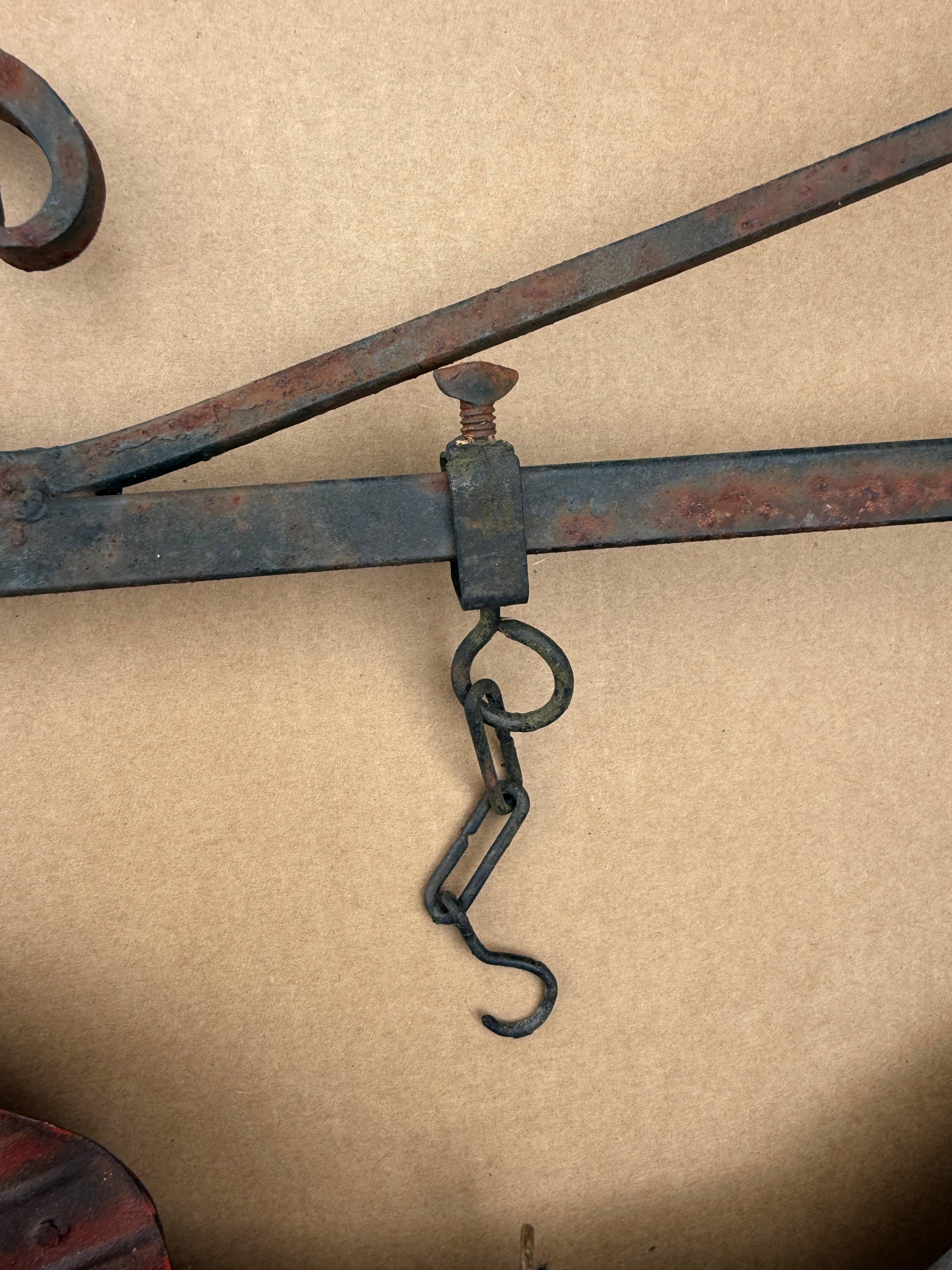 Grande enseigne ancienne peinte de commerce de brochet, enseigne d'atelier de pêcheur en métal en vente 3