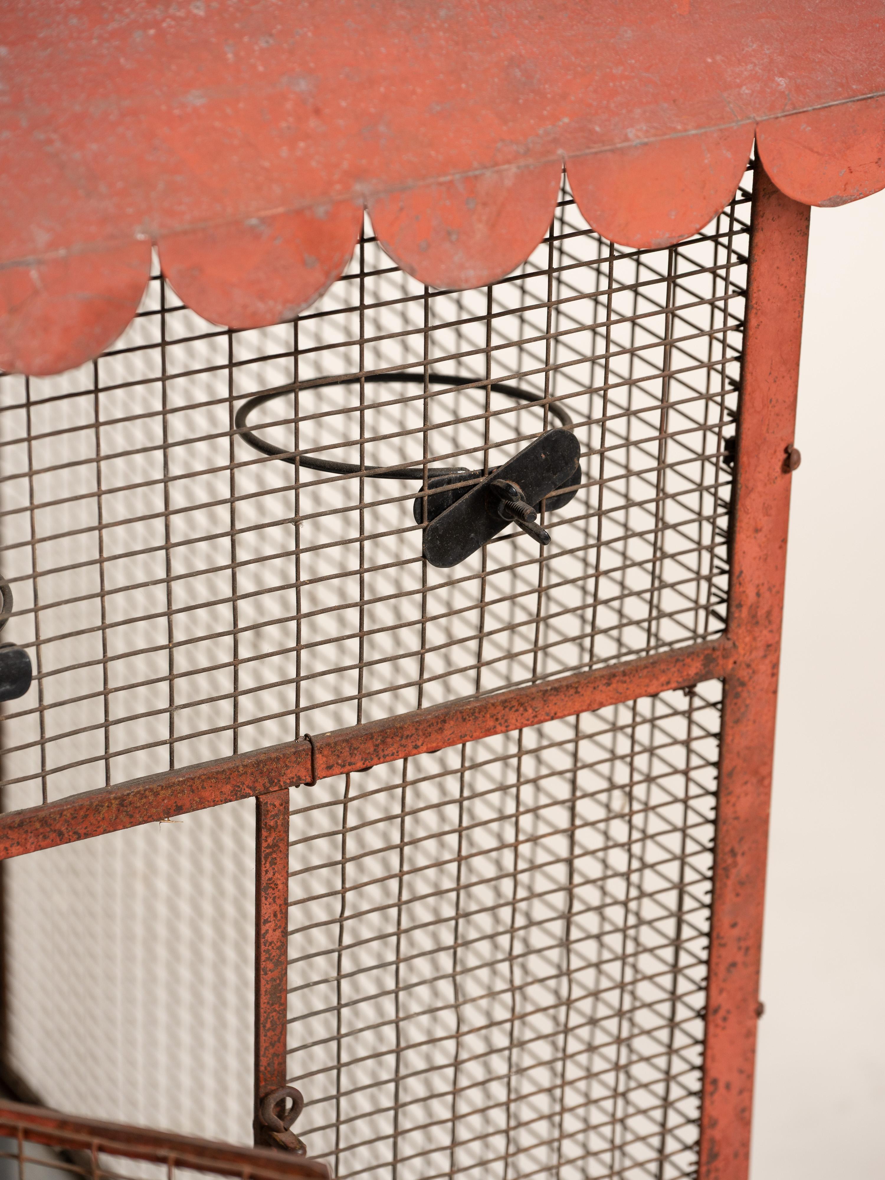 Grande cage à oiseaux ancienne en métal peint, France, début du 20e siècle en vente 4