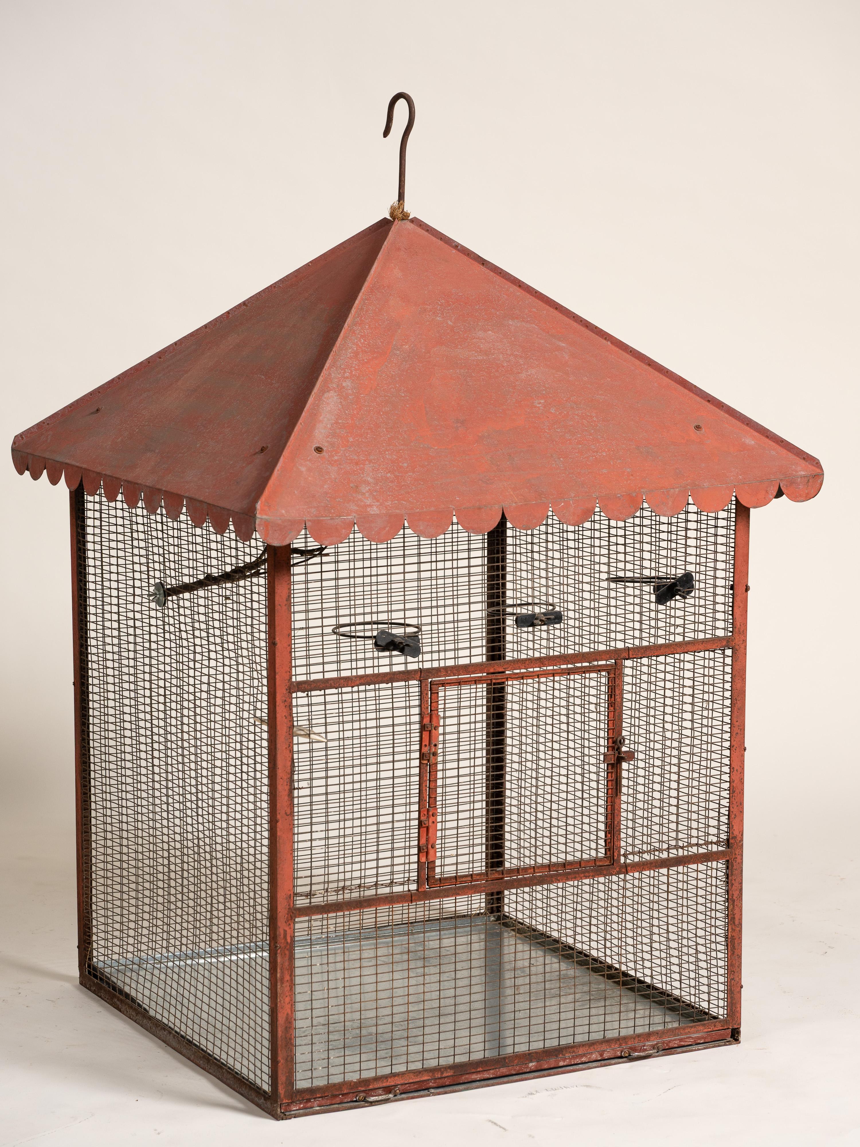 Français Grande cage à oiseaux ancienne en métal peint, France, début du 20e siècle en vente