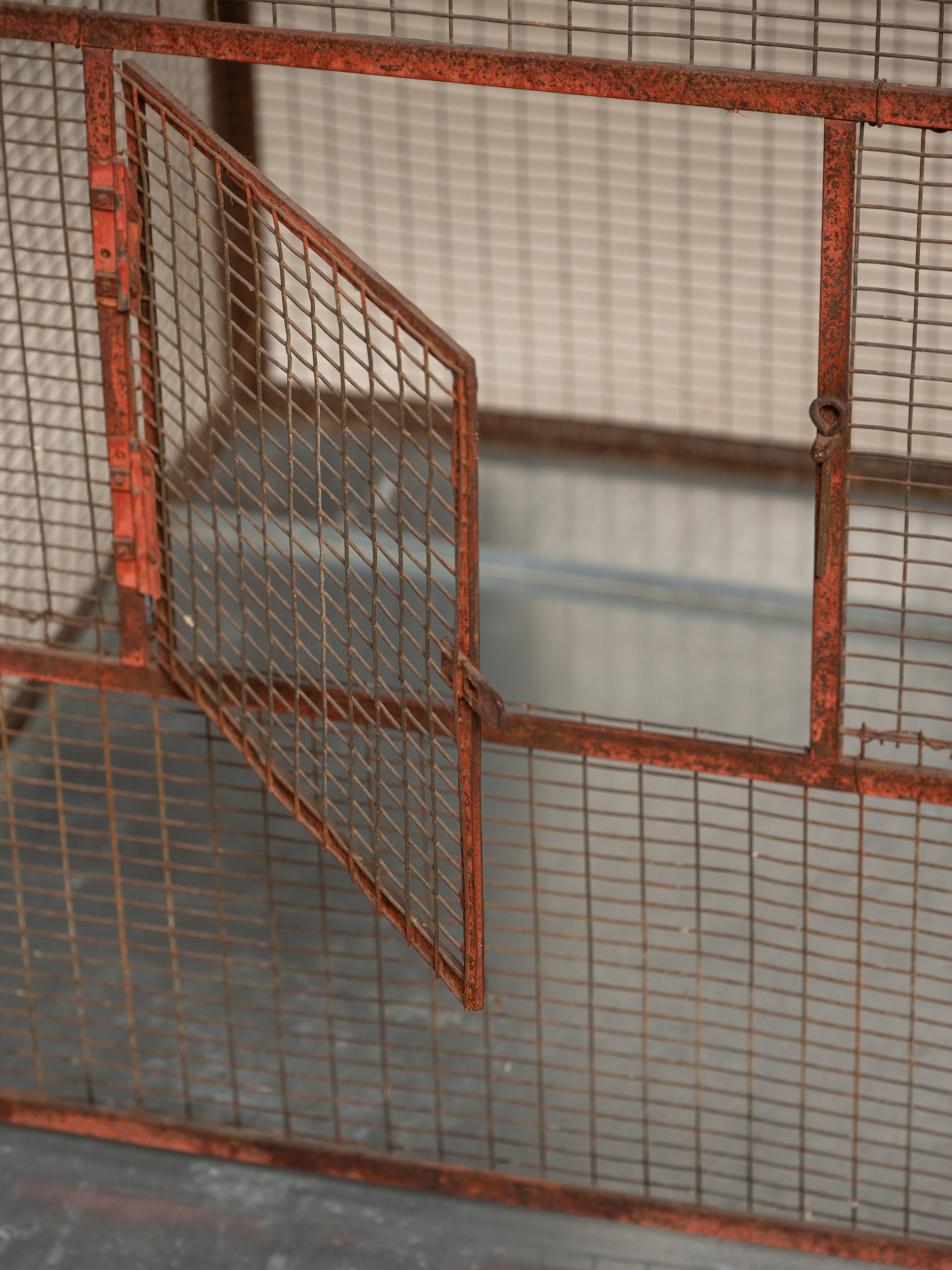 Grande cage à oiseaux ancienne en métal peint, France, début du 20e siècle en vente 2