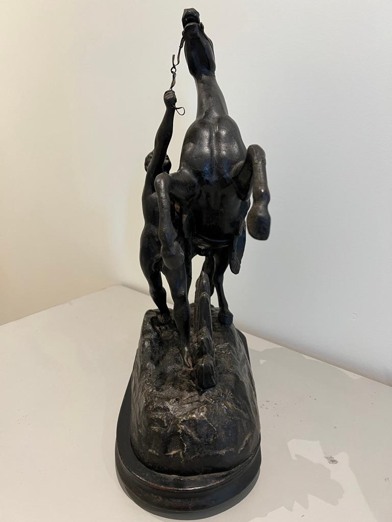 Fin du XIXe siècle Grande paire ancienne de chevaux marley sculptés du 19ème siècle, d'après Coustou en vente