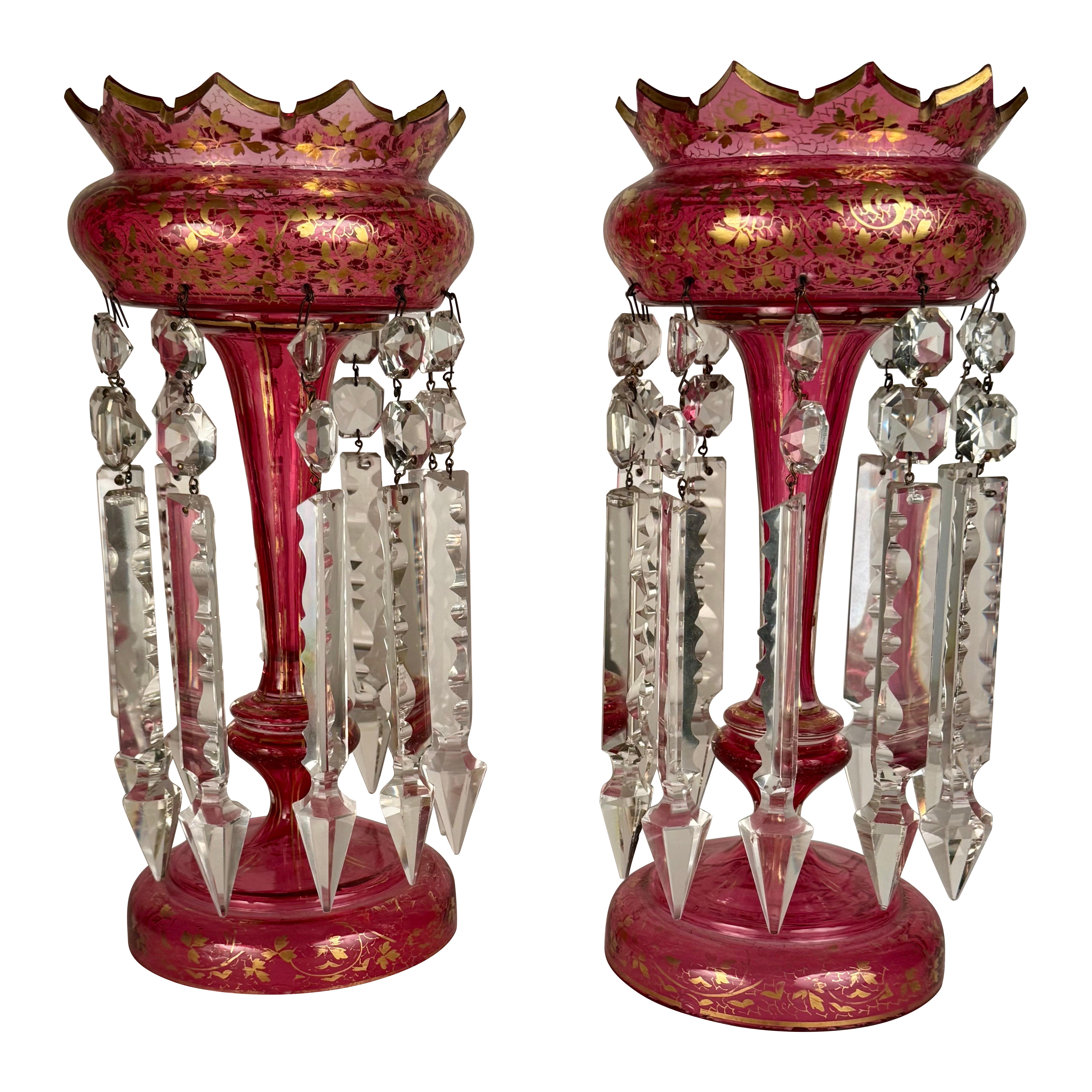 Grande paire de dorures anciennes  Lustres aux canneberges