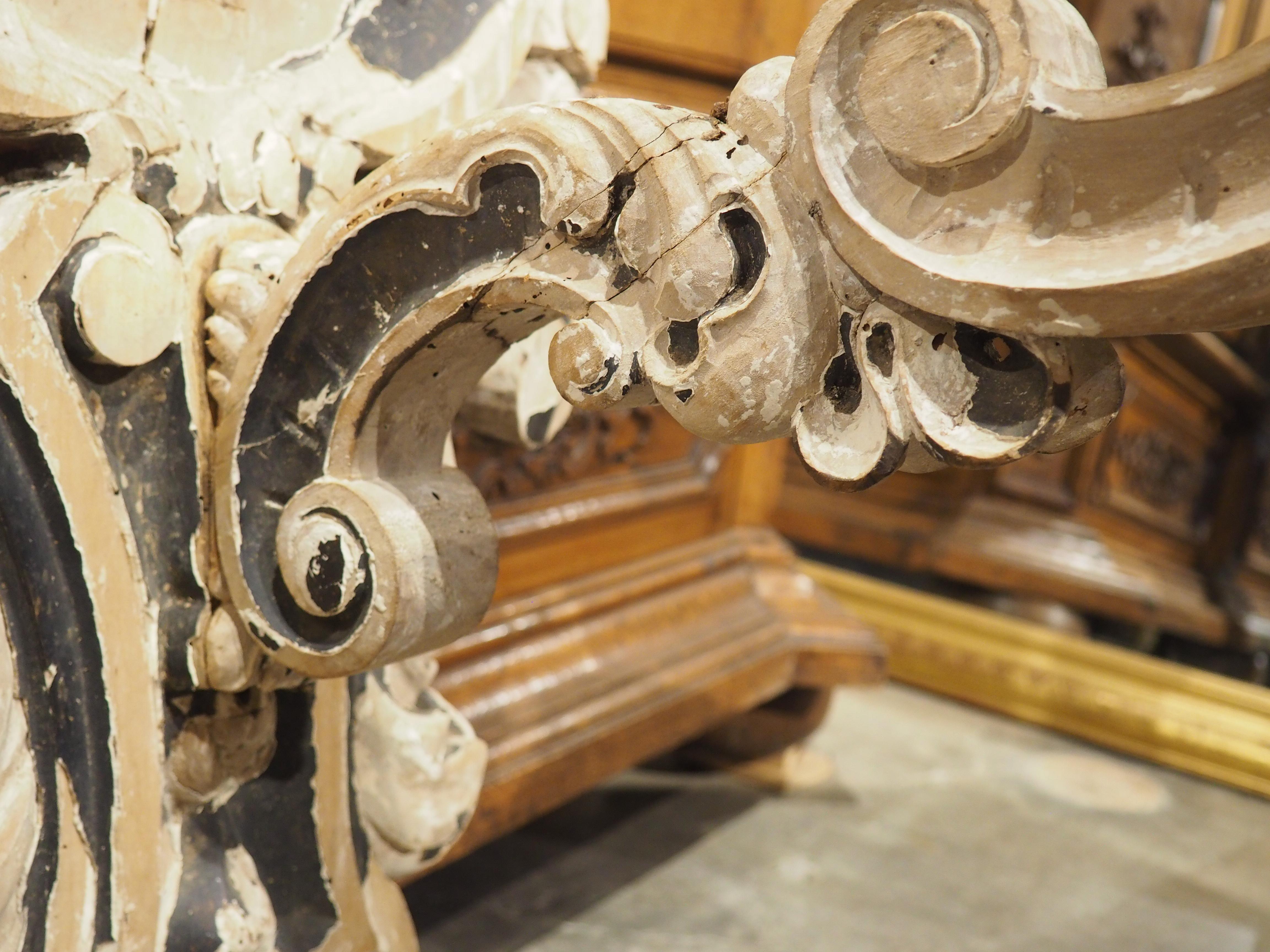 Grande applique ancienne de château en bois peinte à la feuille, vers 1800 en vente 3