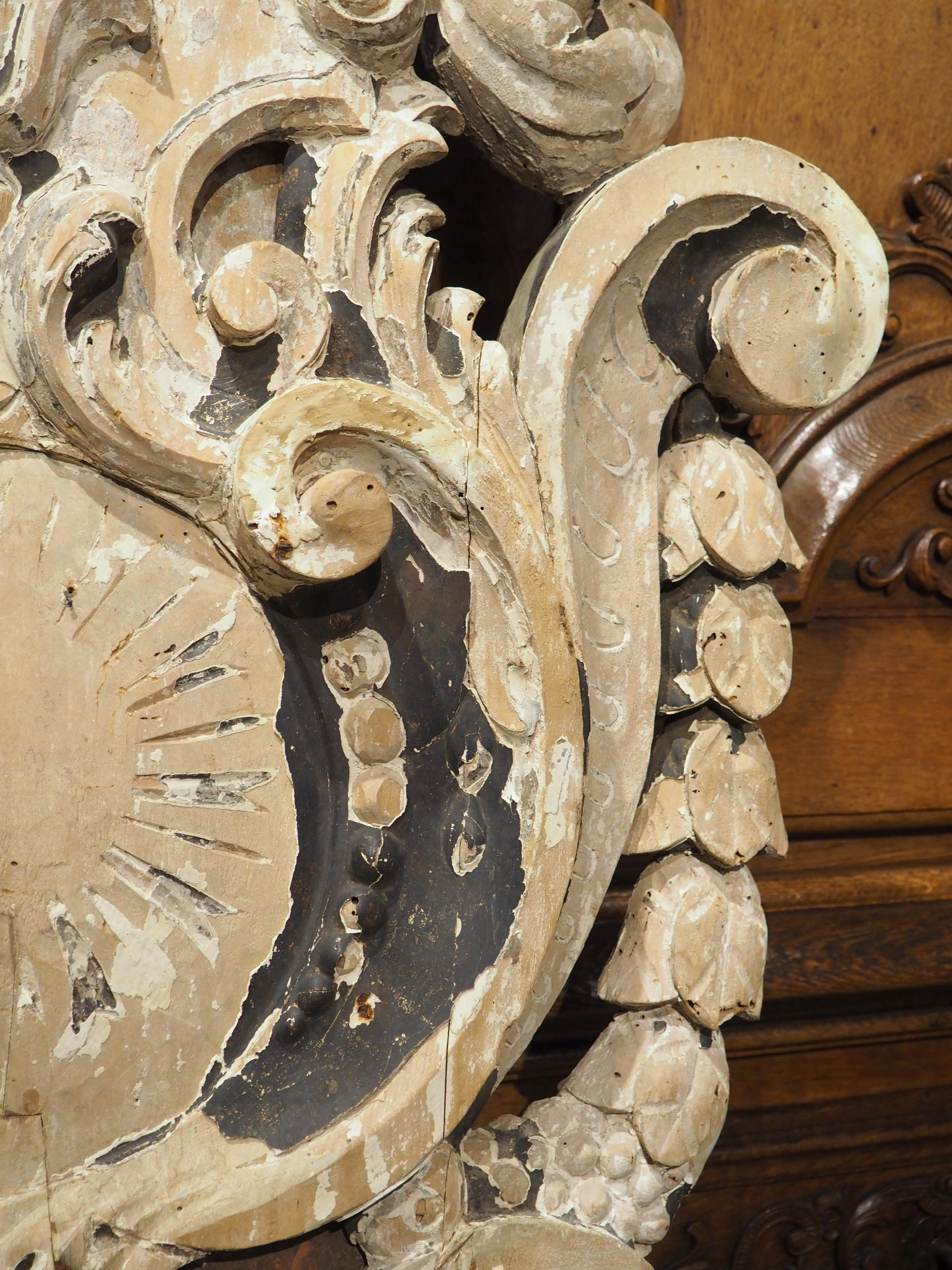 Grande applique ancienne de château en bois peinte à la feuille, vers 1800 en vente 1