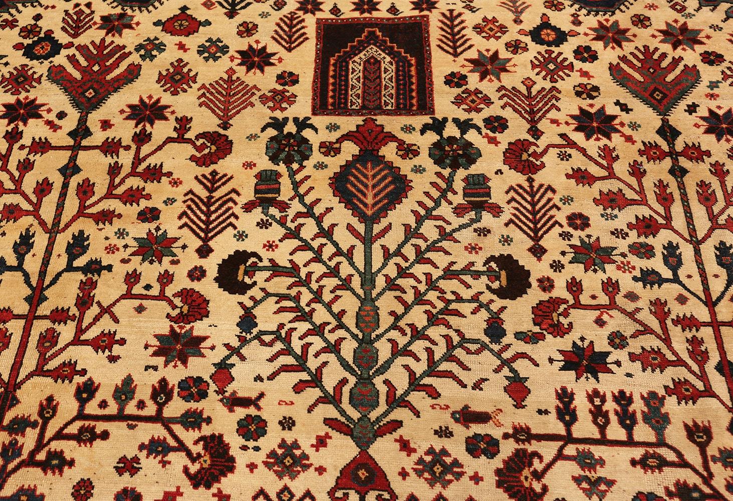 Antique Persian Bakhtiari Rug. 11 ft 6 in x 16 ft 2 in In Good Condition For Sale In New York, NY
