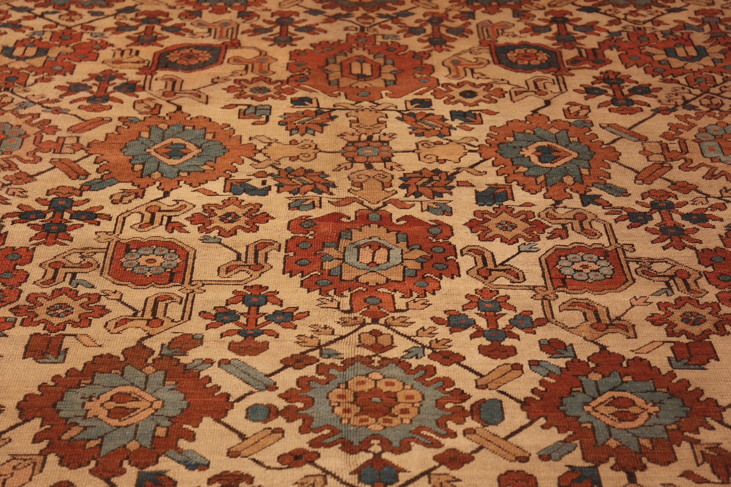 Antique Persian Bakshaish Rug. 12 ft x 15 ft 3 in In Good Condition For Sale In New York, NY