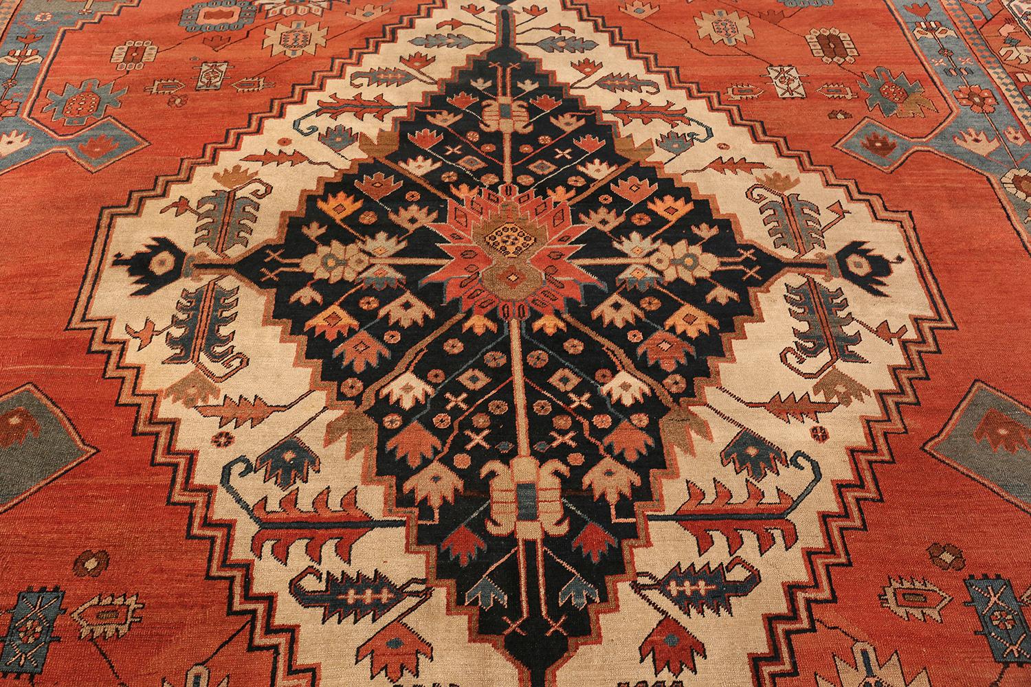 19th Century Large Antique Persian Bakshaish Rug. Size: 13 ft x 18 ft 2 in (3.96 m x 5.54 m)